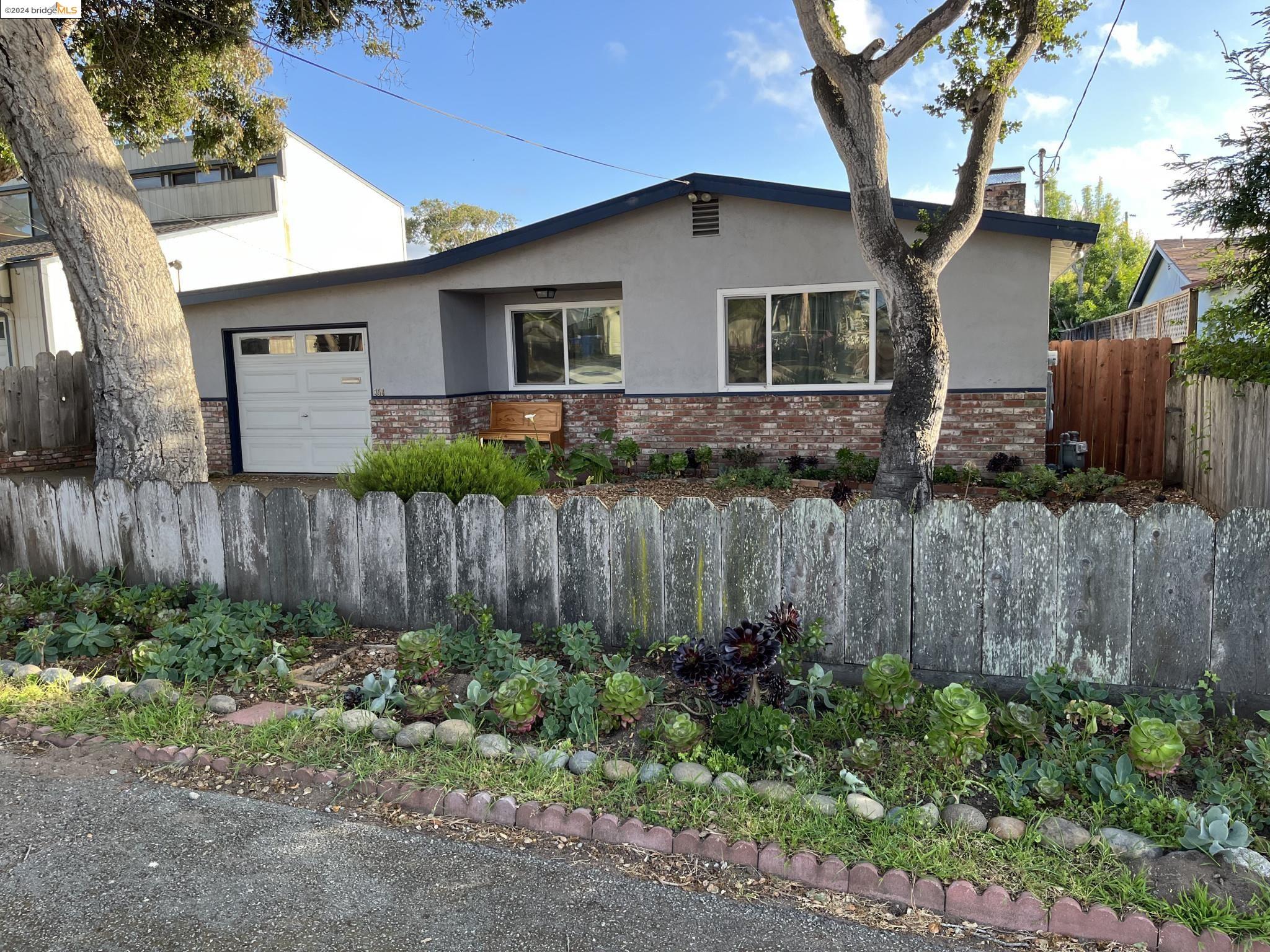 Detail Gallery Image 1 of 14 For 358 Casanova Ave, Monterey,  CA 93940 - 3 Beds | 2 Baths