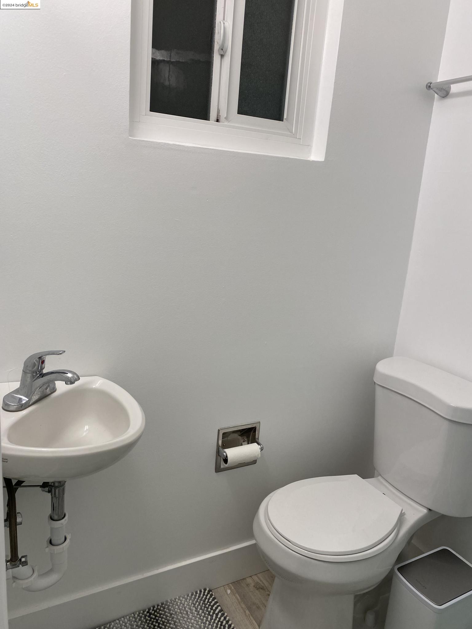 Detail Gallery Image 9 of 14 For 358 Casanova Ave, Monterey,  CA 93940 - 3 Beds | 2 Baths