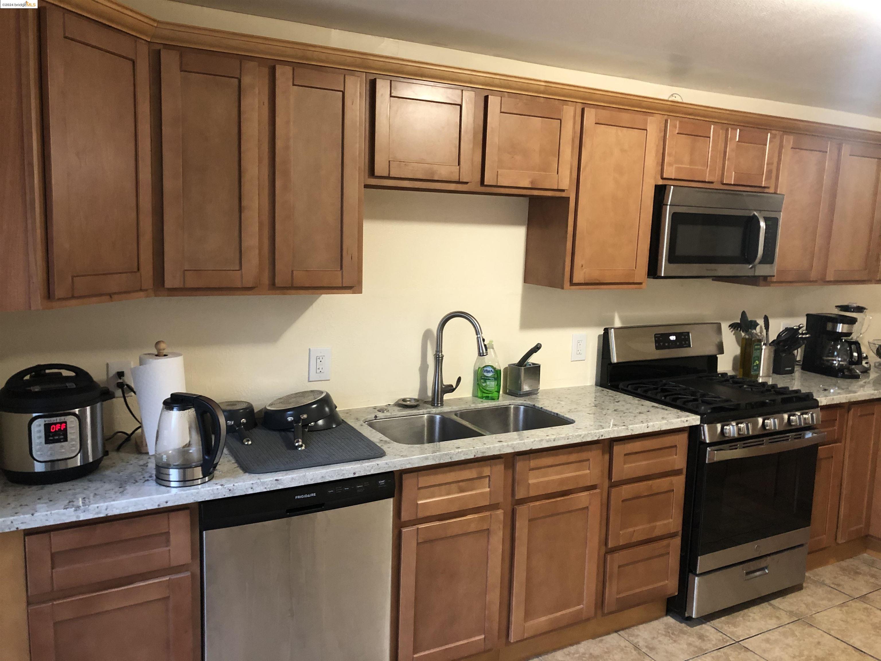 3433 Haven downstairs #3 # 3, Oakland, California 94608, 1 Bedroom Bedrooms, 5 Rooms Rooms,Residential Lease,For Rent,3433 Haven downstairs #3 # 3,41061961