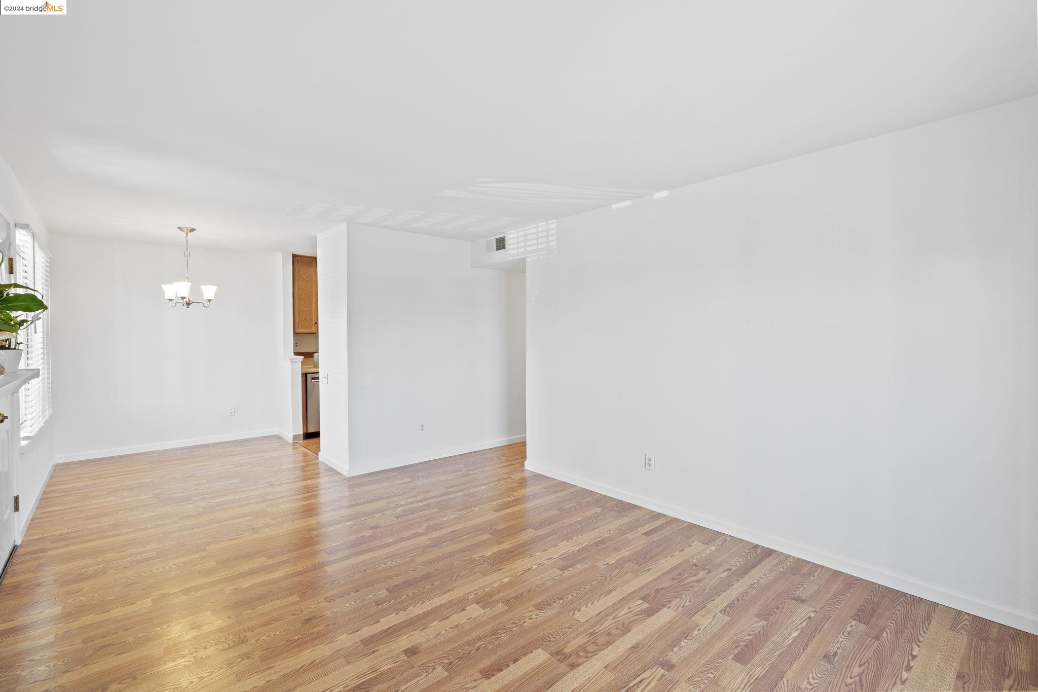 Photo #5: 41062054 Listing 