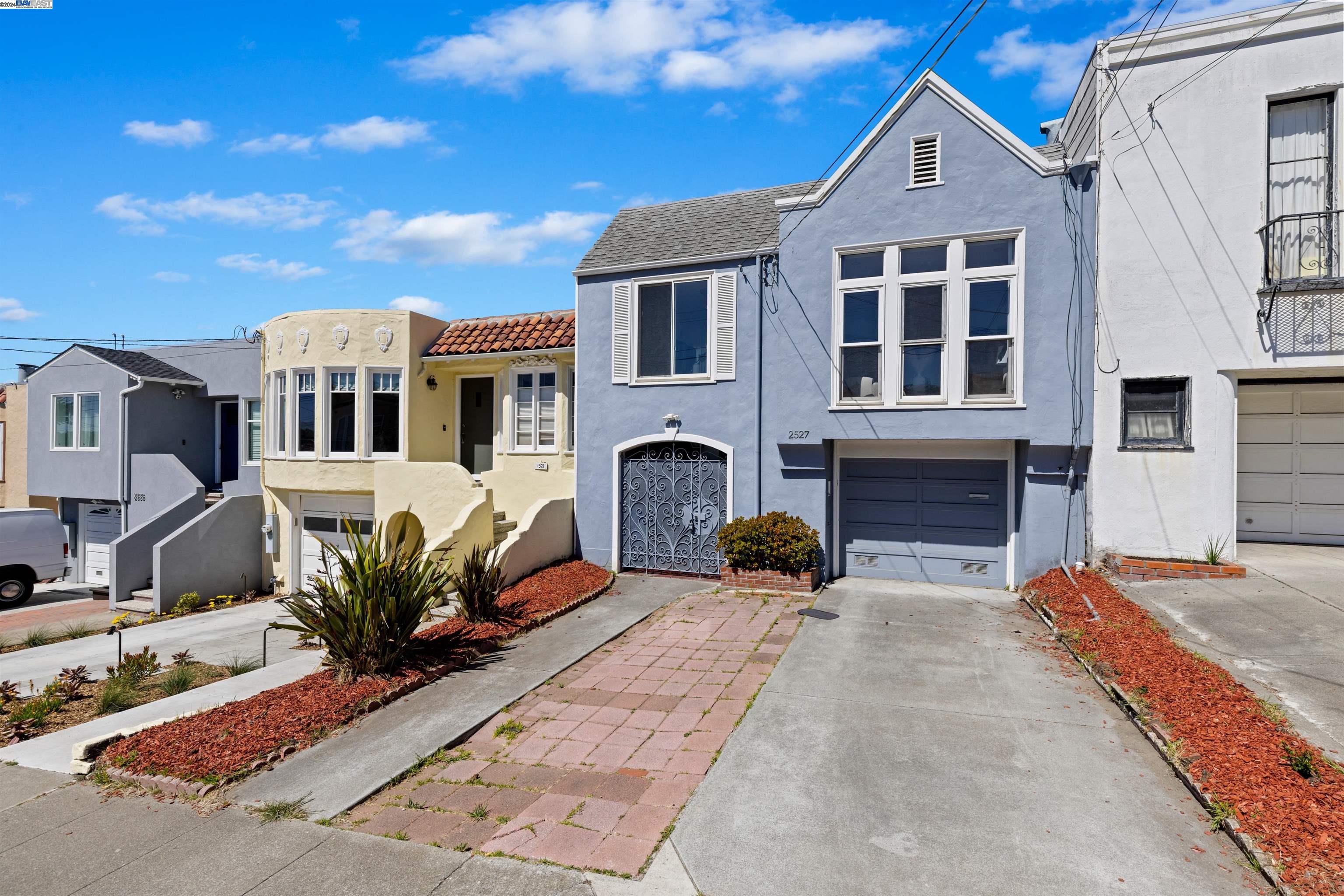 Detail Gallery Image 1 of 1 For 2527 33rd Avenue, San Francisco,  CA 94116 - 3 Beds | 2 Baths