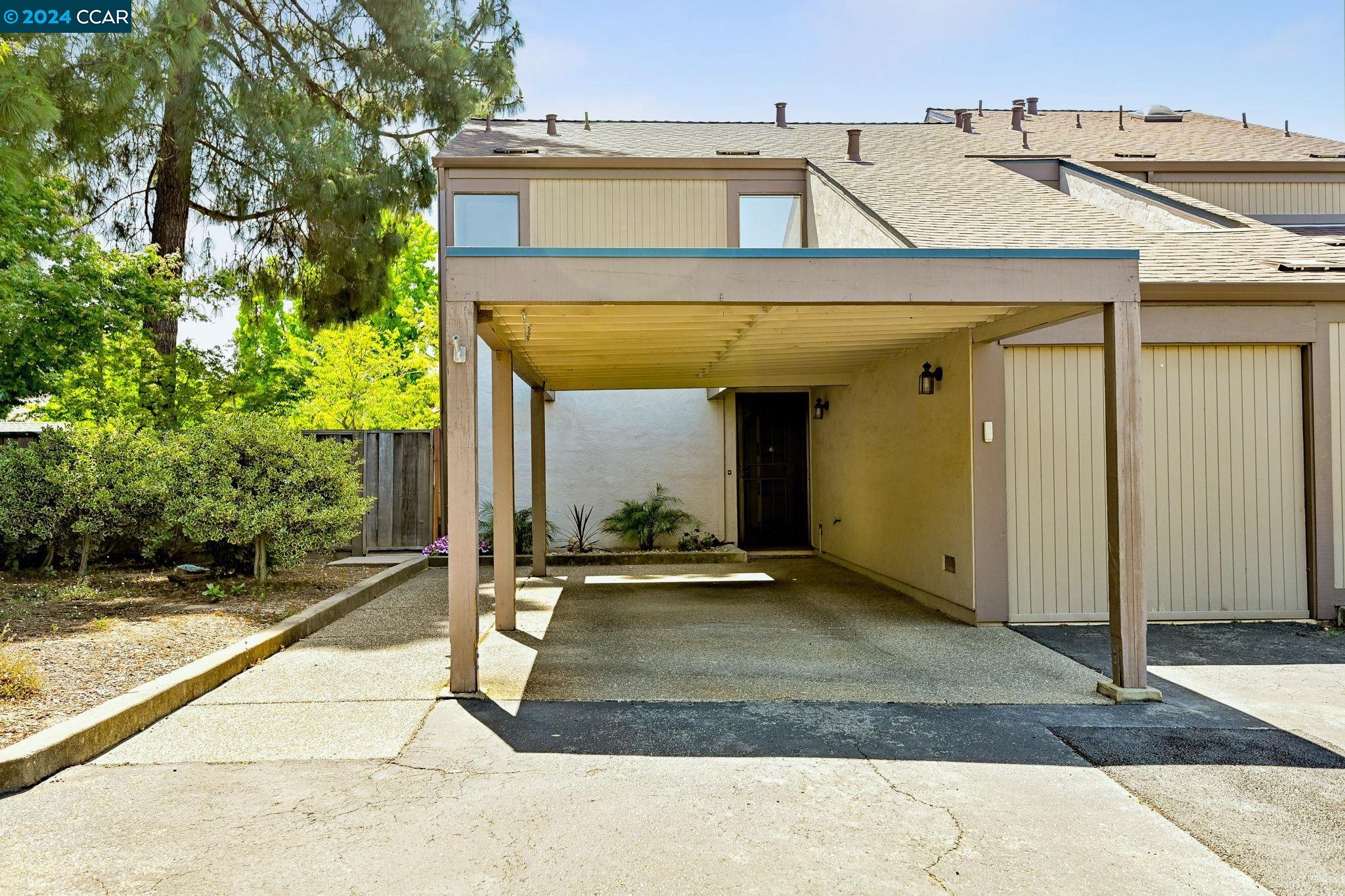 More Details about MLS # 41062212 : 22 OAK BROOK PL