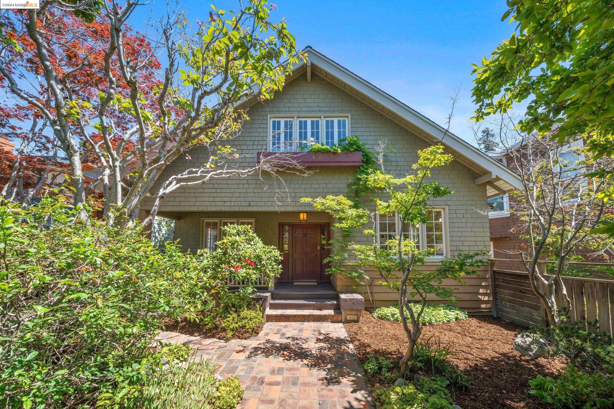 Detail Gallery Image 1 of 1 For 4330 Montgomery St, Oakland,  CA 94611 - 4 Beds | 2 Baths