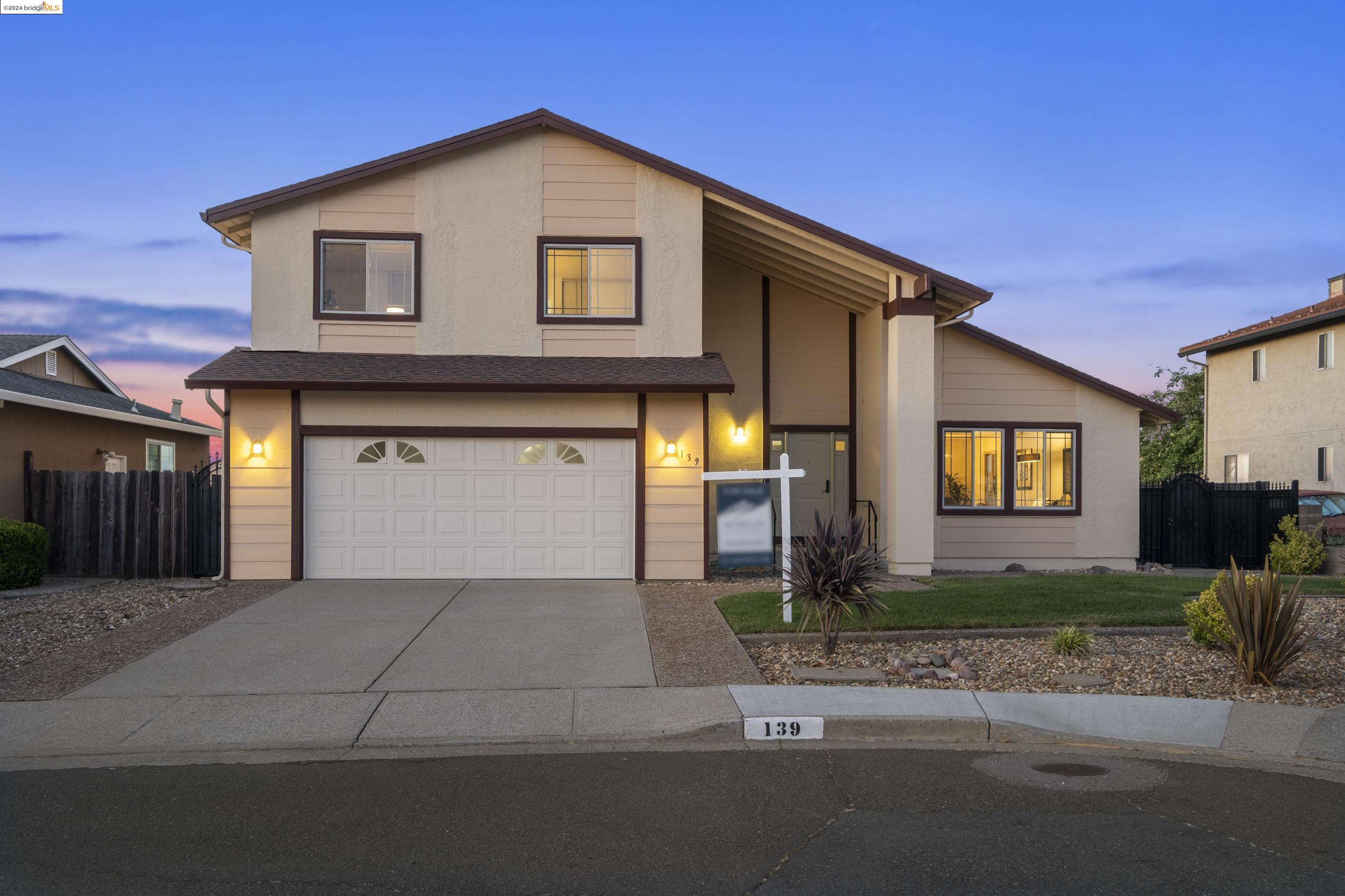 Detail Gallery Image 1 of 1 For 139 Hollyhock Ct, Hercules,  CA 94547 - 4 Beds | 3 Baths