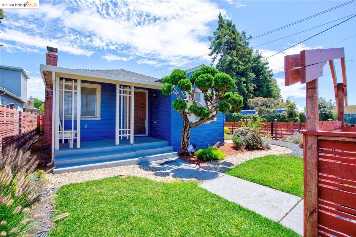 1000 102nd Avenue, Oakland, California 94603, 3 Bedrooms Bedrooms, 6 Rooms Rooms,3 BathroomsBathrooms,Residential,For Sale,1000 102nd Avenue,41062602