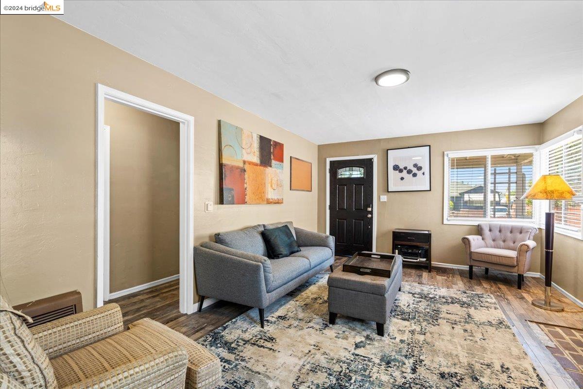 1000 102nd Avenue, Oakland, California 94603, 3 Bedrooms Bedrooms, 6 Rooms Rooms,3 BathroomsBathrooms,Residential,For Sale,1000 102nd Avenue,41062602