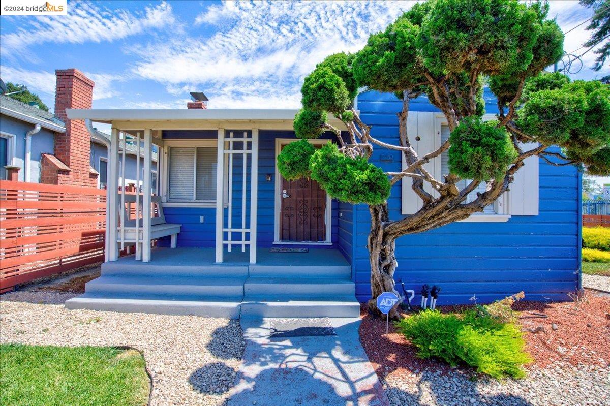 1000 102nd Avenue, Oakland, California 94603, 3 Bedrooms Bedrooms, 6 Rooms Rooms,3 BathroomsBathrooms,Residential,For Sale,1000 102nd Avenue,41062602