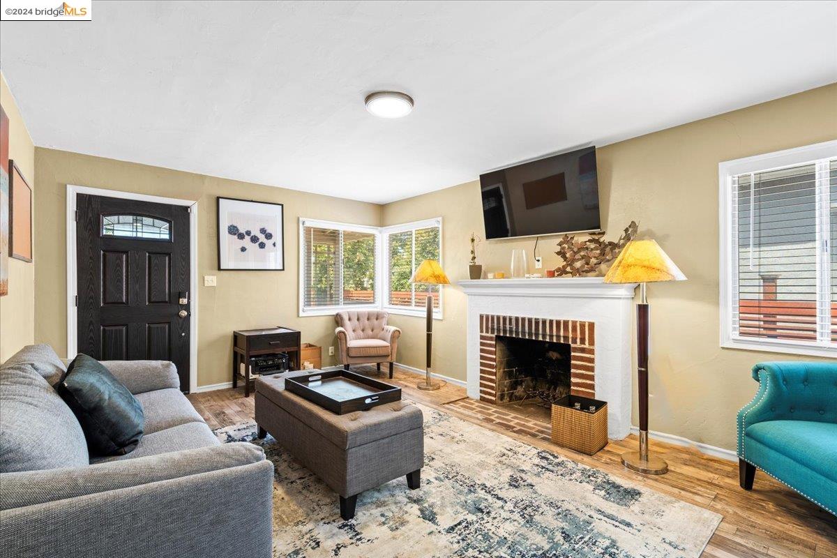 1000 102nd Avenue, Oakland, California 94603, 3 Bedrooms Bedrooms, 6 Rooms Rooms,3 BathroomsBathrooms,Residential,For Sale,1000 102nd Avenue,41062602