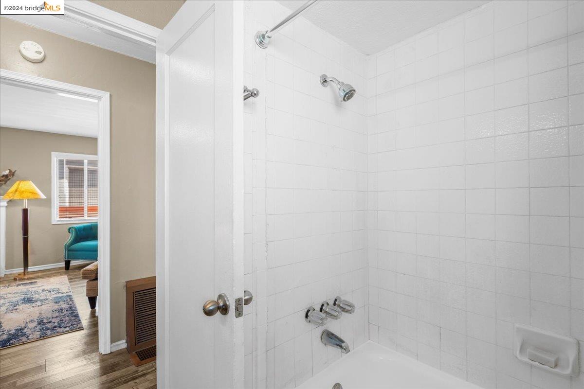 1000 102nd Avenue, Oakland, California 94603, 3 Bedrooms Bedrooms, 6 Rooms Rooms,3 BathroomsBathrooms,Residential,For Sale,1000 102nd Avenue,41062602