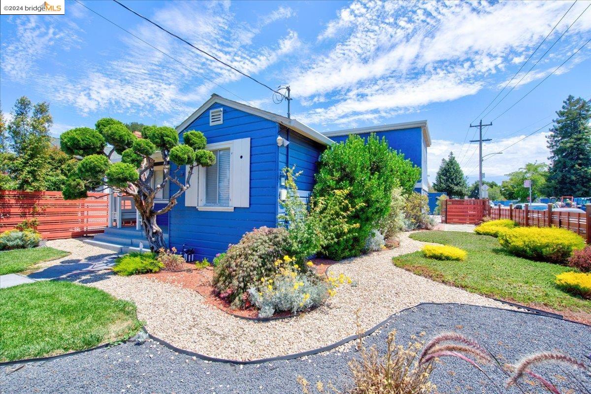 1000 102nd Avenue, Oakland, California 94603, 3 Bedrooms Bedrooms, 6 Rooms Rooms,3 BathroomsBathrooms,Residential,For Sale,1000 102nd Avenue,41062602