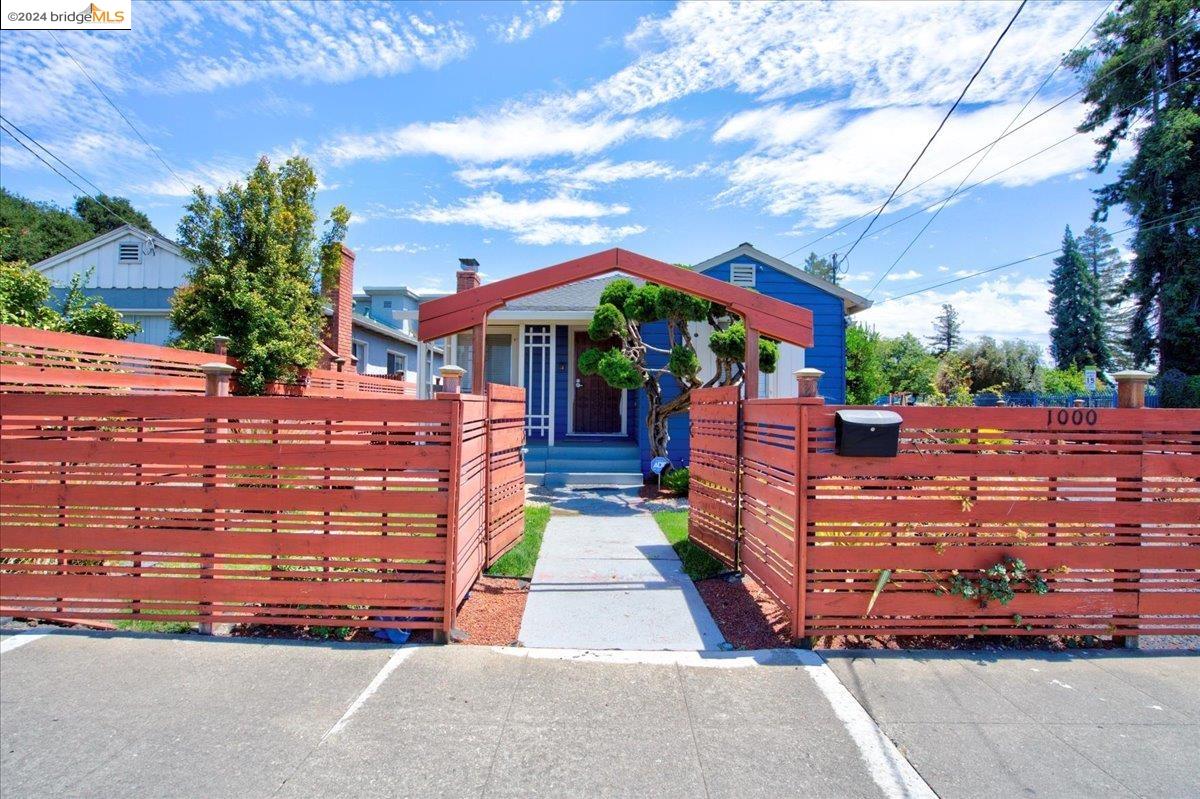 1000 102nd Avenue, Oakland, California 94603, 3 Bedrooms Bedrooms, 6 Rooms Rooms,3 BathroomsBathrooms,Residential,For Sale,1000 102nd Avenue,41062602