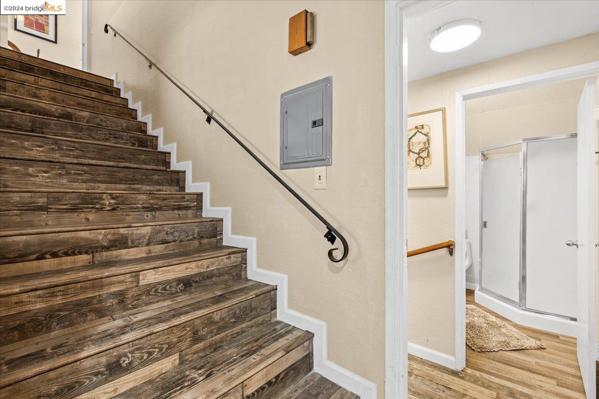 1000 102nd Avenue, Oakland, California 94603, 3 Bedrooms Bedrooms, 6 Rooms Rooms,3 BathroomsBathrooms,Residential,For Sale,1000 102nd Avenue,41062602