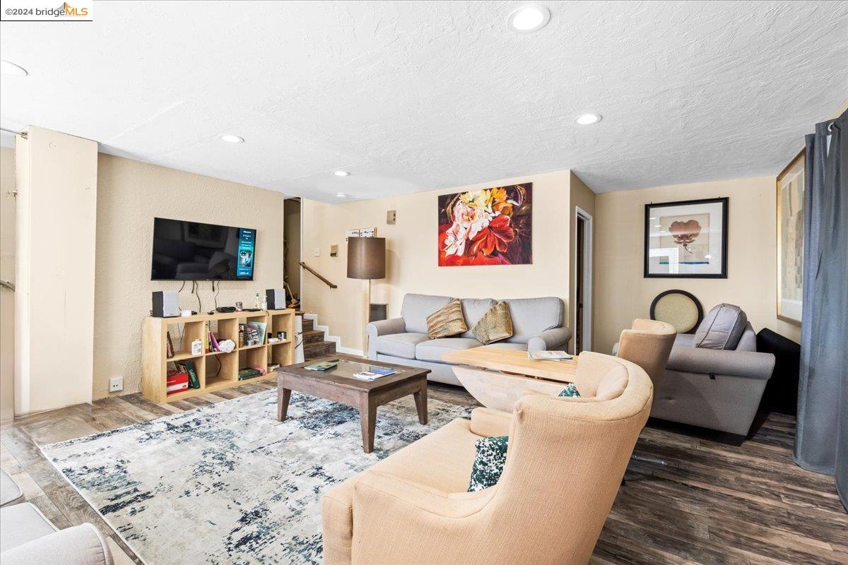 1000 102nd Avenue, Oakland, California 94603, 3 Bedrooms Bedrooms, 6 Rooms Rooms,3 BathroomsBathrooms,Residential,For Sale,1000 102nd Avenue,41062602