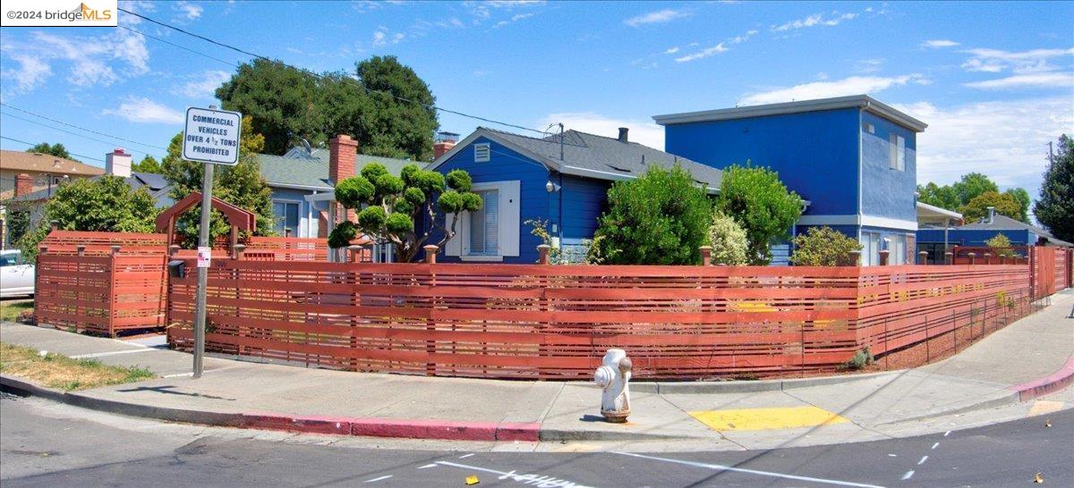 1000 102nd Avenue, Oakland, California 94603, 3 Bedrooms Bedrooms, 6 Rooms Rooms,3 BathroomsBathrooms,Residential,For Sale,1000 102nd Avenue,41062602