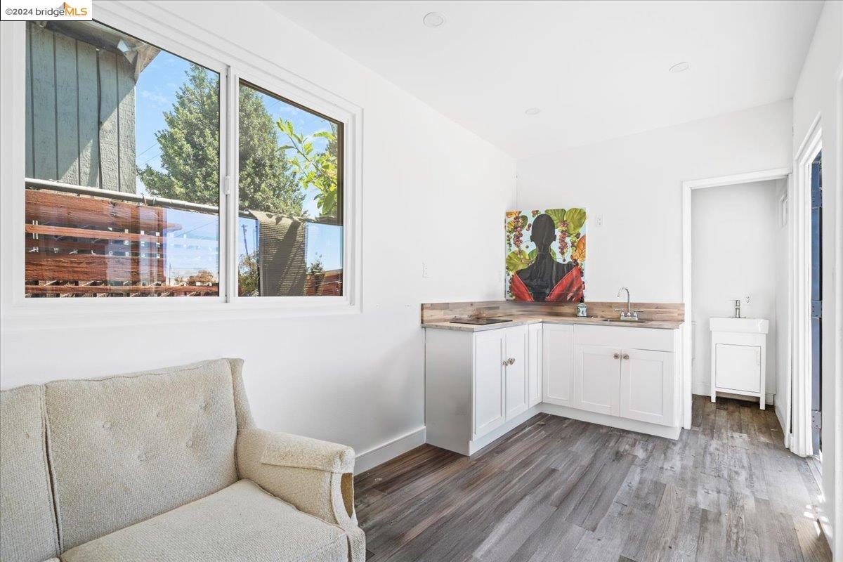 1000 102nd Avenue, Oakland, California 94603, 3 Bedrooms Bedrooms, 6 Rooms Rooms,3 BathroomsBathrooms,Residential,For Sale,1000 102nd Avenue,41062602