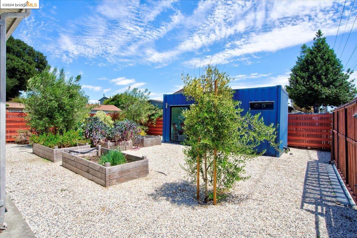 1000 102nd Avenue, Oakland, California 94603, 3 Bedrooms Bedrooms, 6 Rooms Rooms,3 BathroomsBathrooms,Residential,For Sale,1000 102nd Avenue,41062602