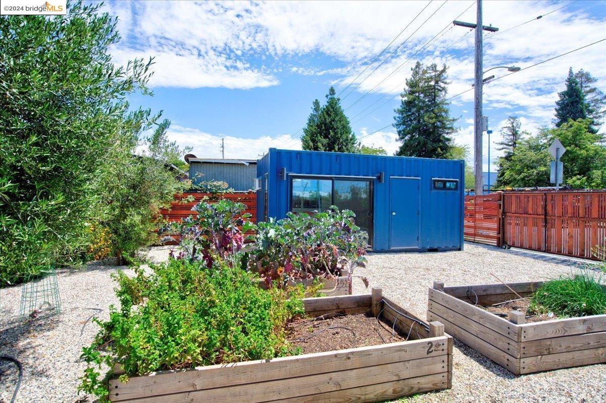 1000 102nd Avenue, Oakland, California 94603, 3 Bedrooms Bedrooms, 6 Rooms Rooms,3 BathroomsBathrooms,Residential,For Sale,1000 102nd Avenue,41062602