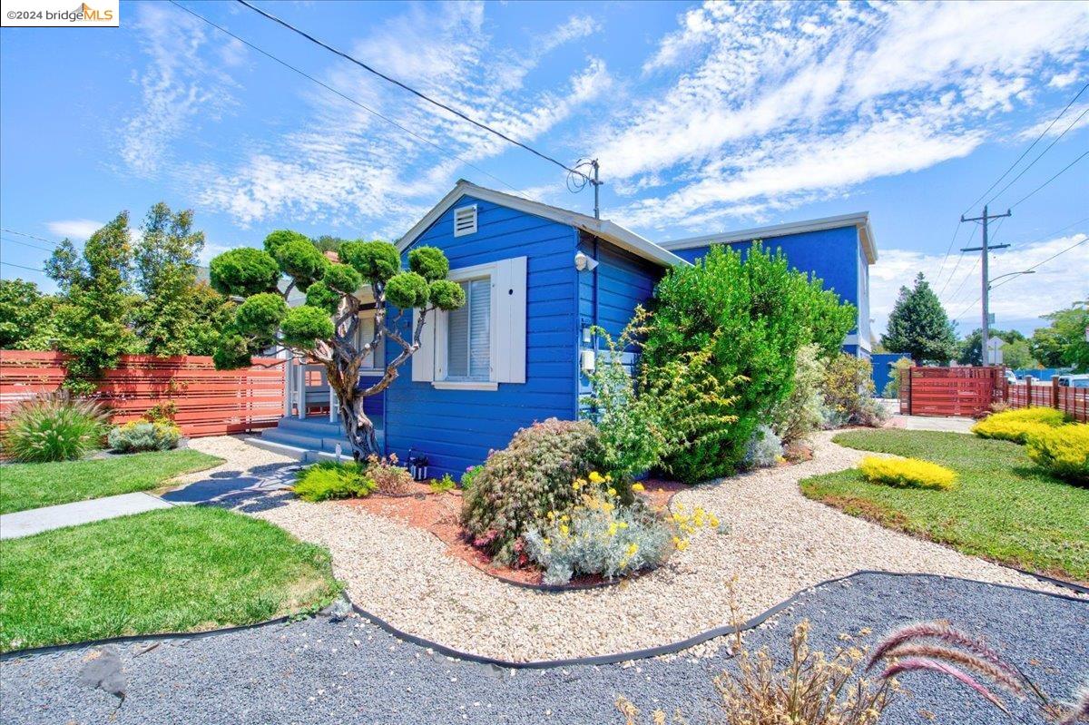1000 102nd Avenue, Oakland, California 94603, 3 Bedrooms Bedrooms, 6 Rooms Rooms,3 BathroomsBathrooms,Residential,For Sale,1000 102nd Avenue,41062602