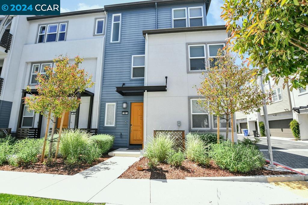 Detail Gallery Image 1 of 1 For 52 Zenith Cmn, Fremont,  CA 94539 - 4 Beds | 3/1 Baths