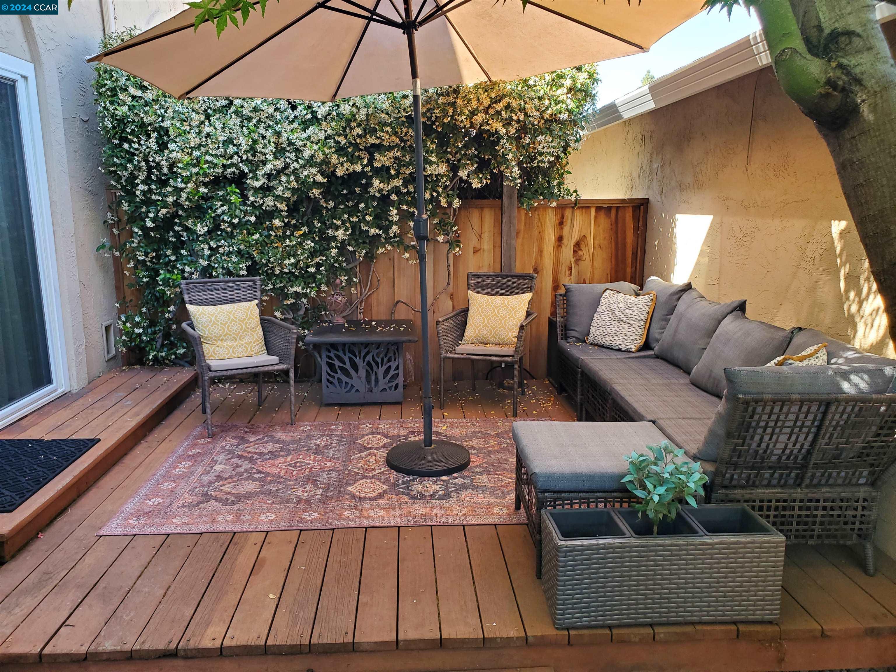 Detail Gallery Image 1 of 1 For 1007 Bryant Way #C,  Sunnyvale,  CA 94087 - 3 Beds | 2/1 Baths