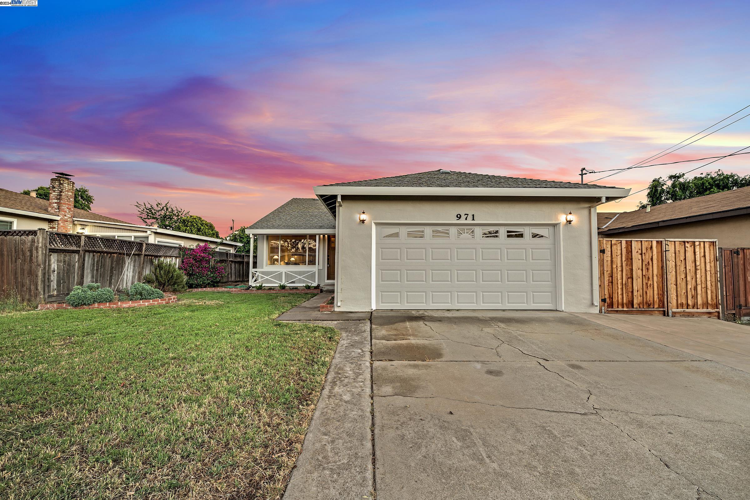 Detail Gallery Image 1 of 1 For 971 Ventura Ave, Livermore,  CA 94551 - 3 Beds | 2 Baths
