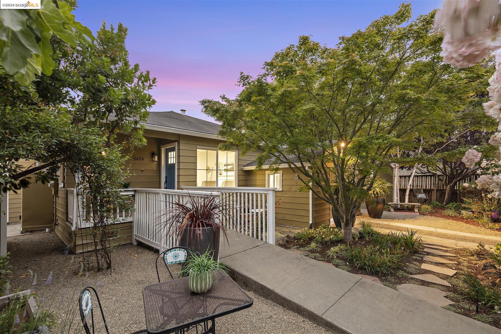 Detail Gallery Image 1 of 1 For 5434 Burlingame Ave, Richmond,  CA 94804 - 3 Beds | 2 Baths