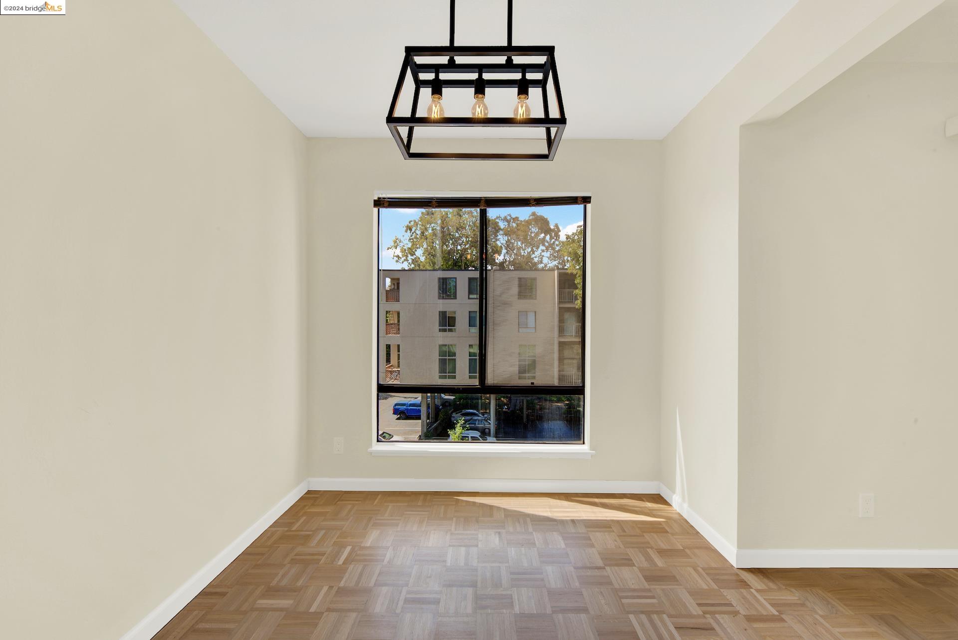 Photo #12: 41063000 Listing: Photo #12