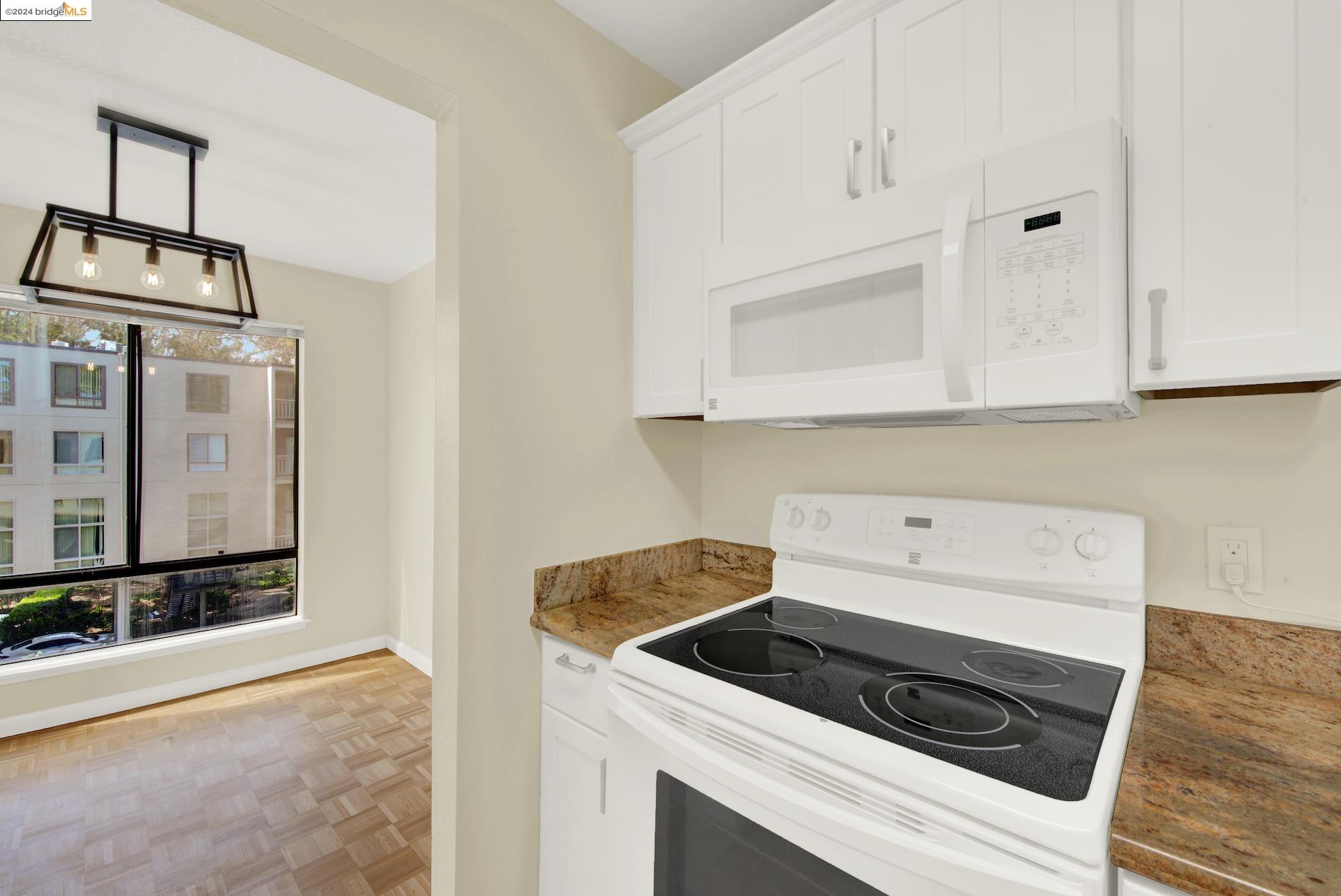 Photo #16: 41063000 Listing: Photo #16