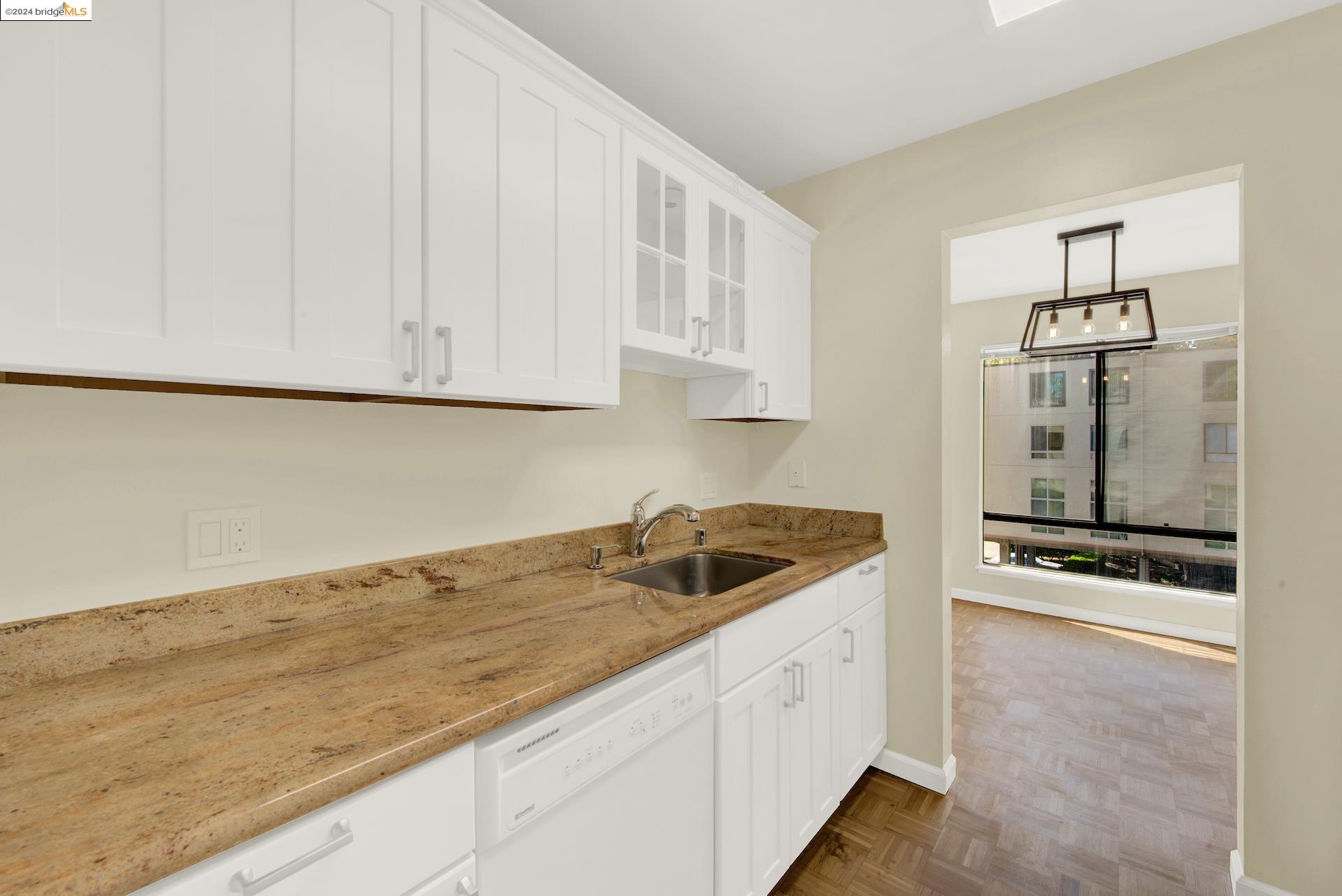 Photo #18: 41063000 Listing: Photo #18