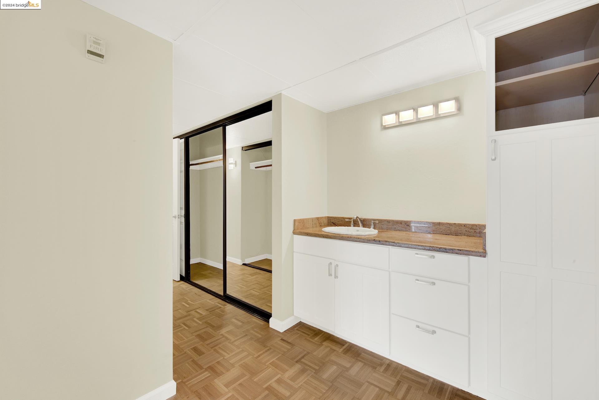 Photo #23: 41063000 Listing: Photo #23
