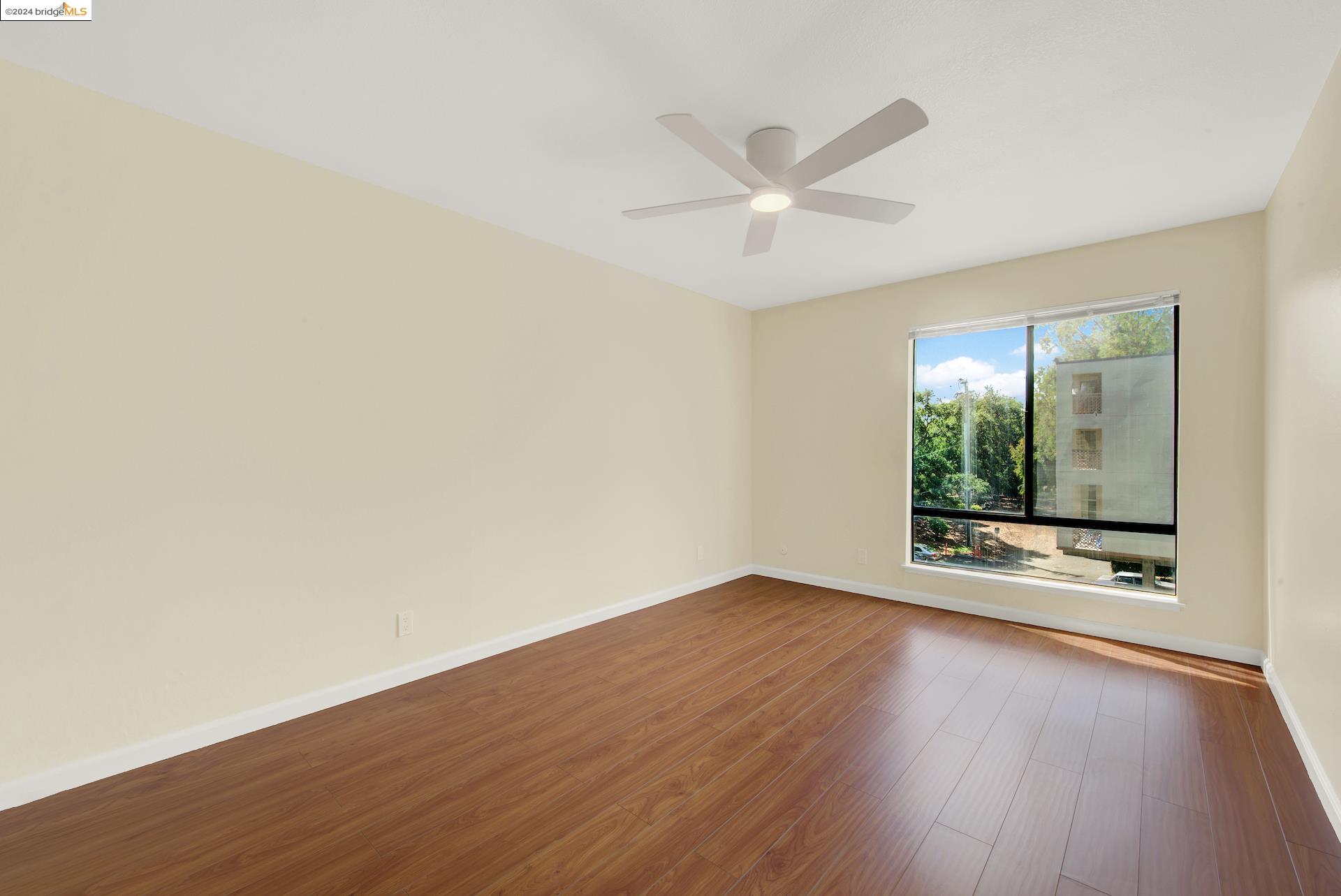 Photo #32: 41063000 Listing: Photo #32