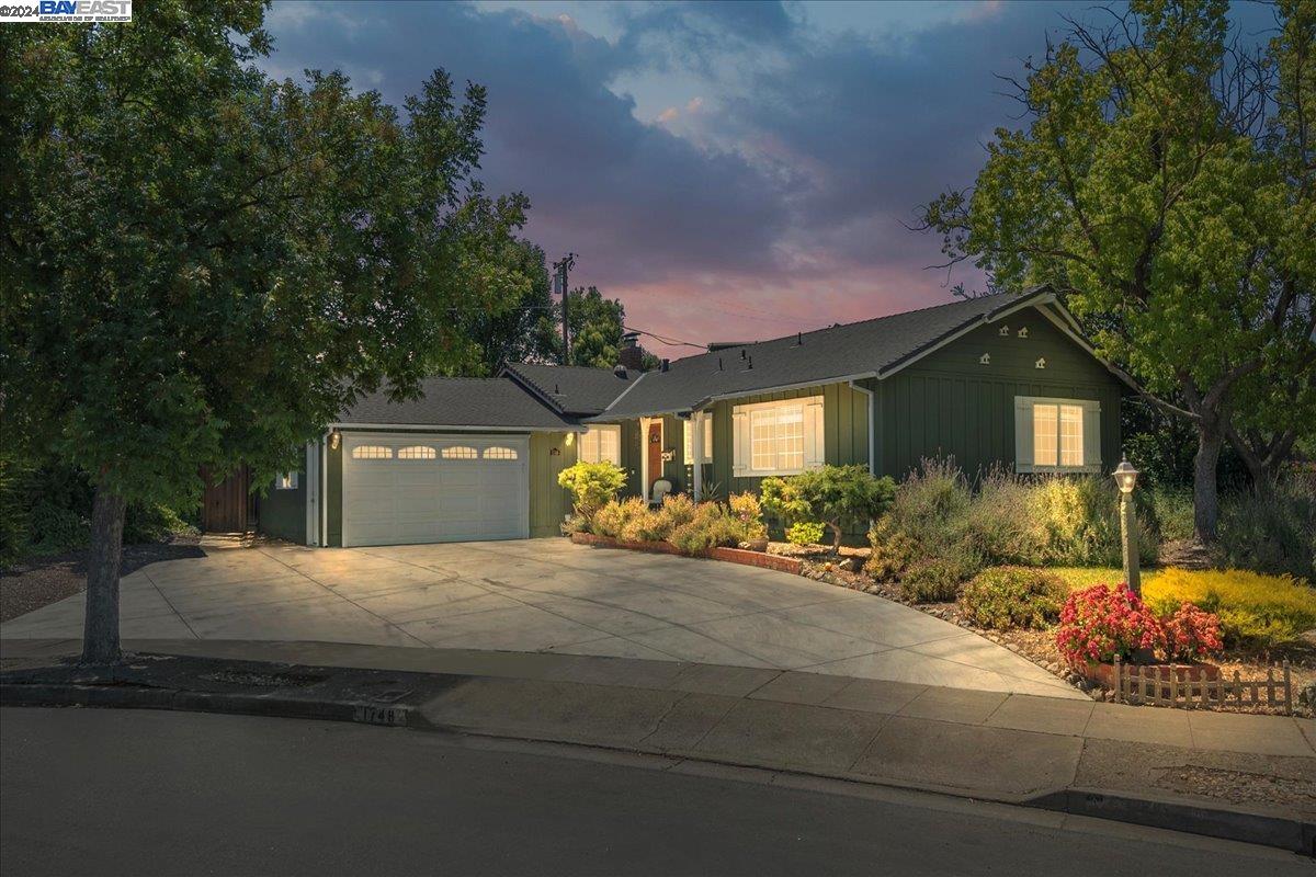 Detail Gallery Image 1 of 1 For 1748 Coralee Dr, San Jose,  CA 95124 - 4 Beds | 2 Baths