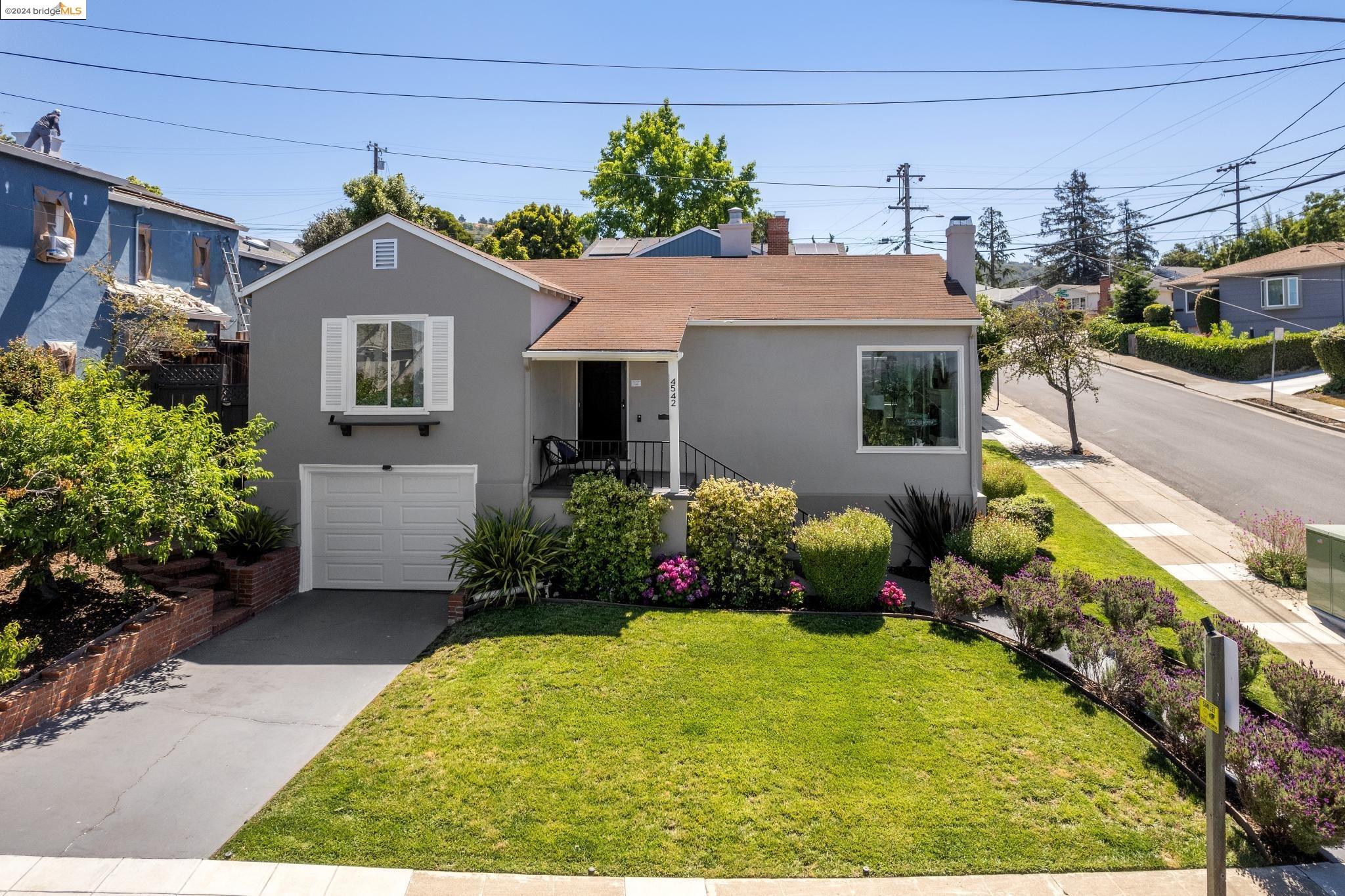 4542 Davenport