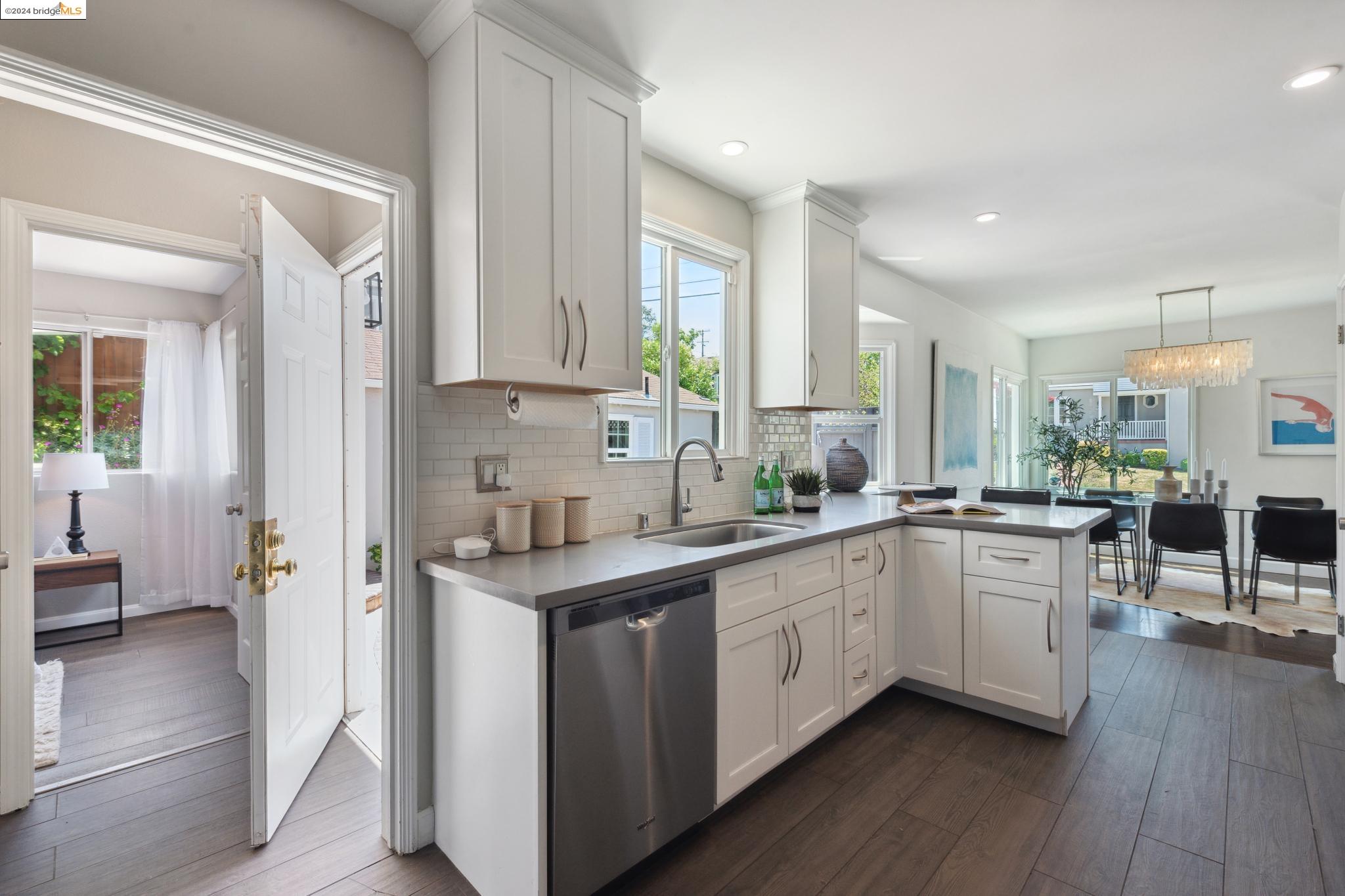 4542 Davenport