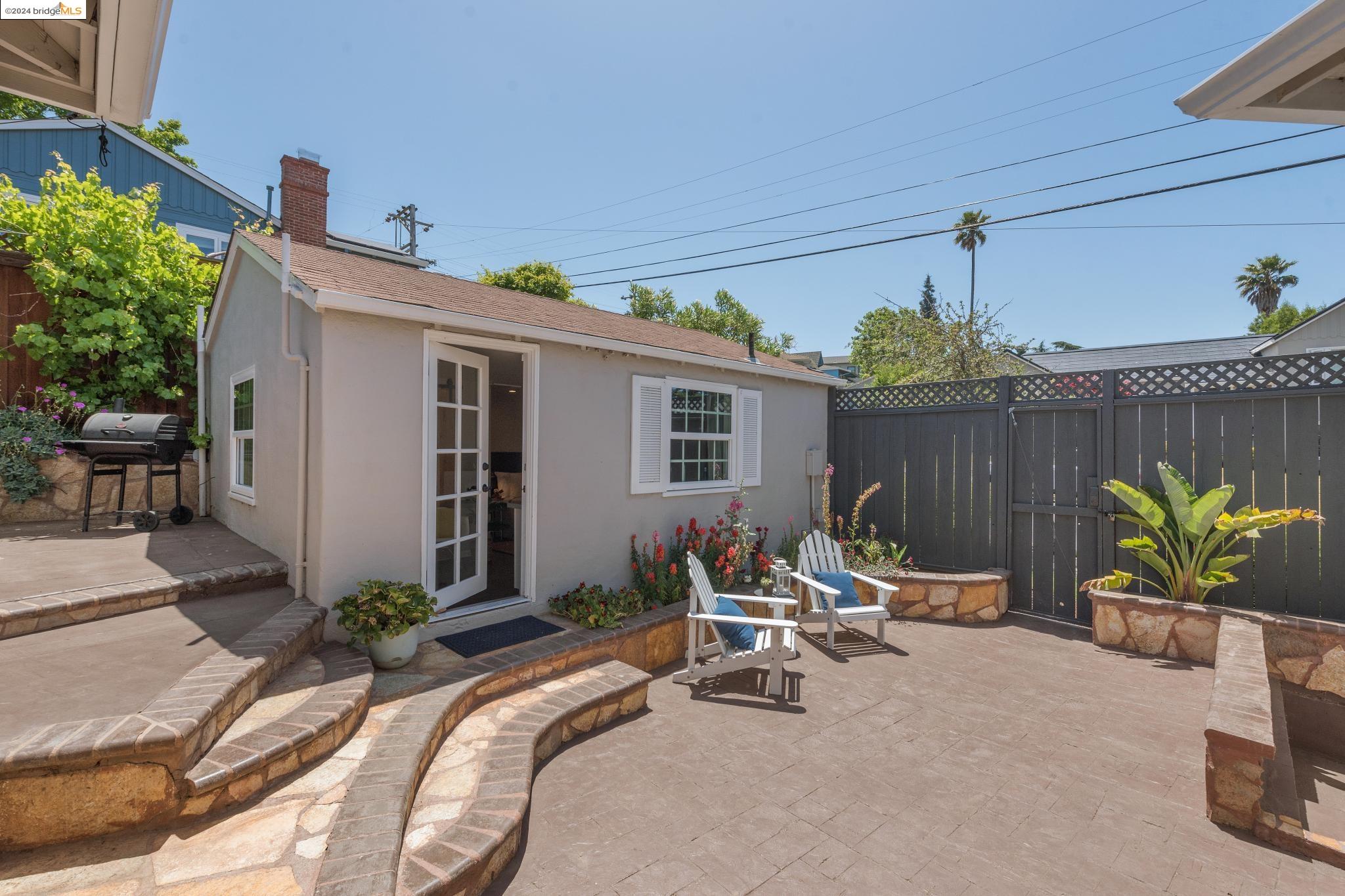 4542 Davenport