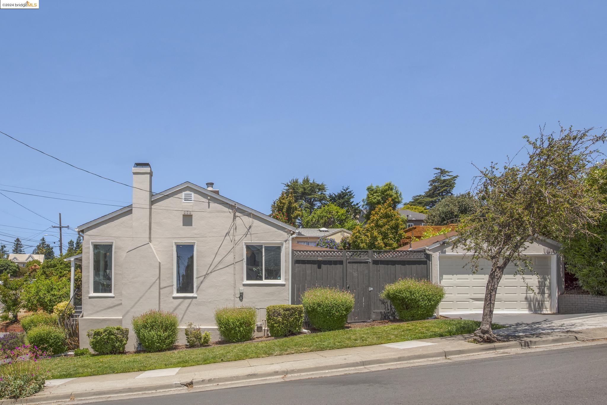 4542 Davenport