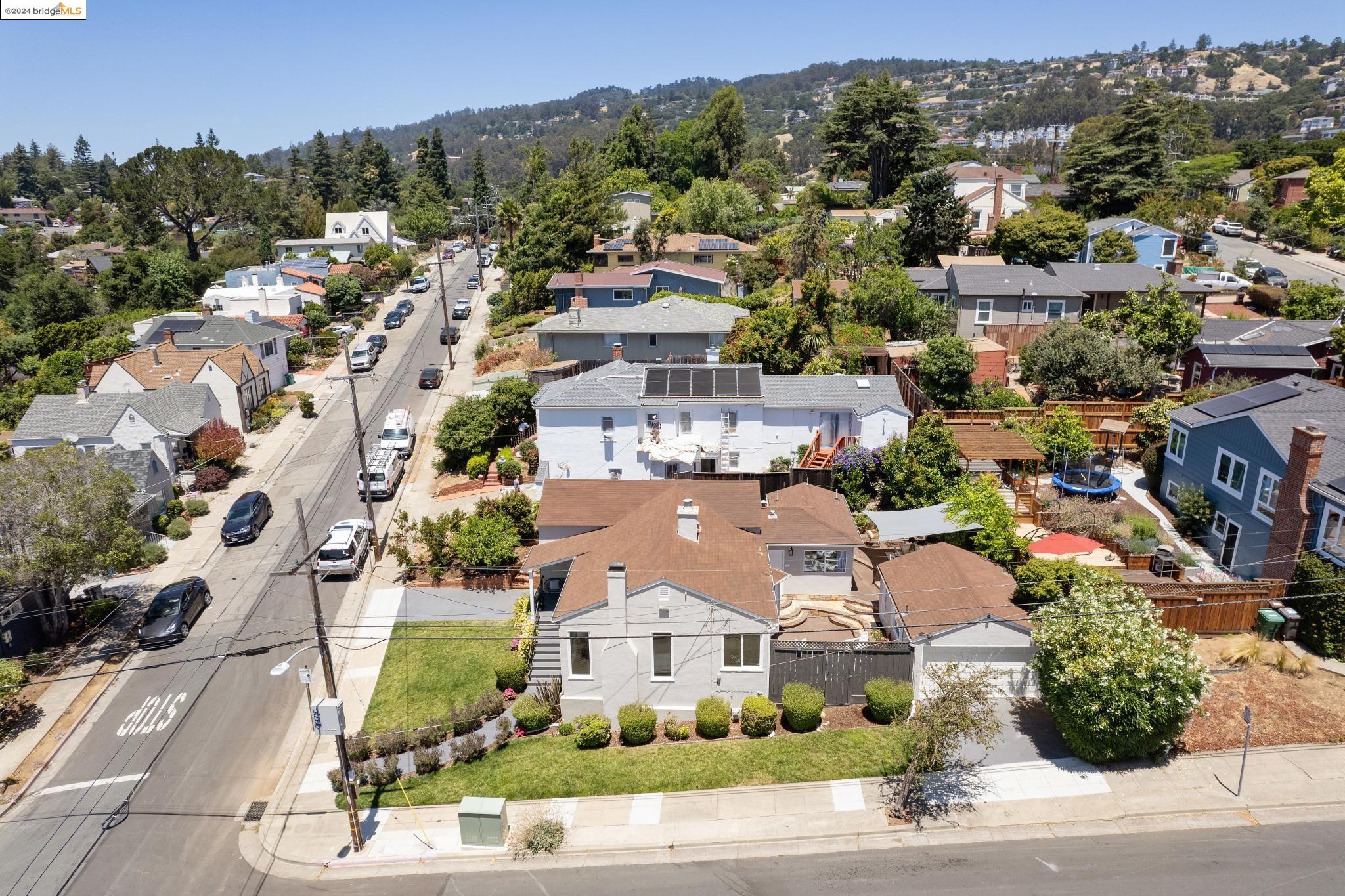 4542 Davenport