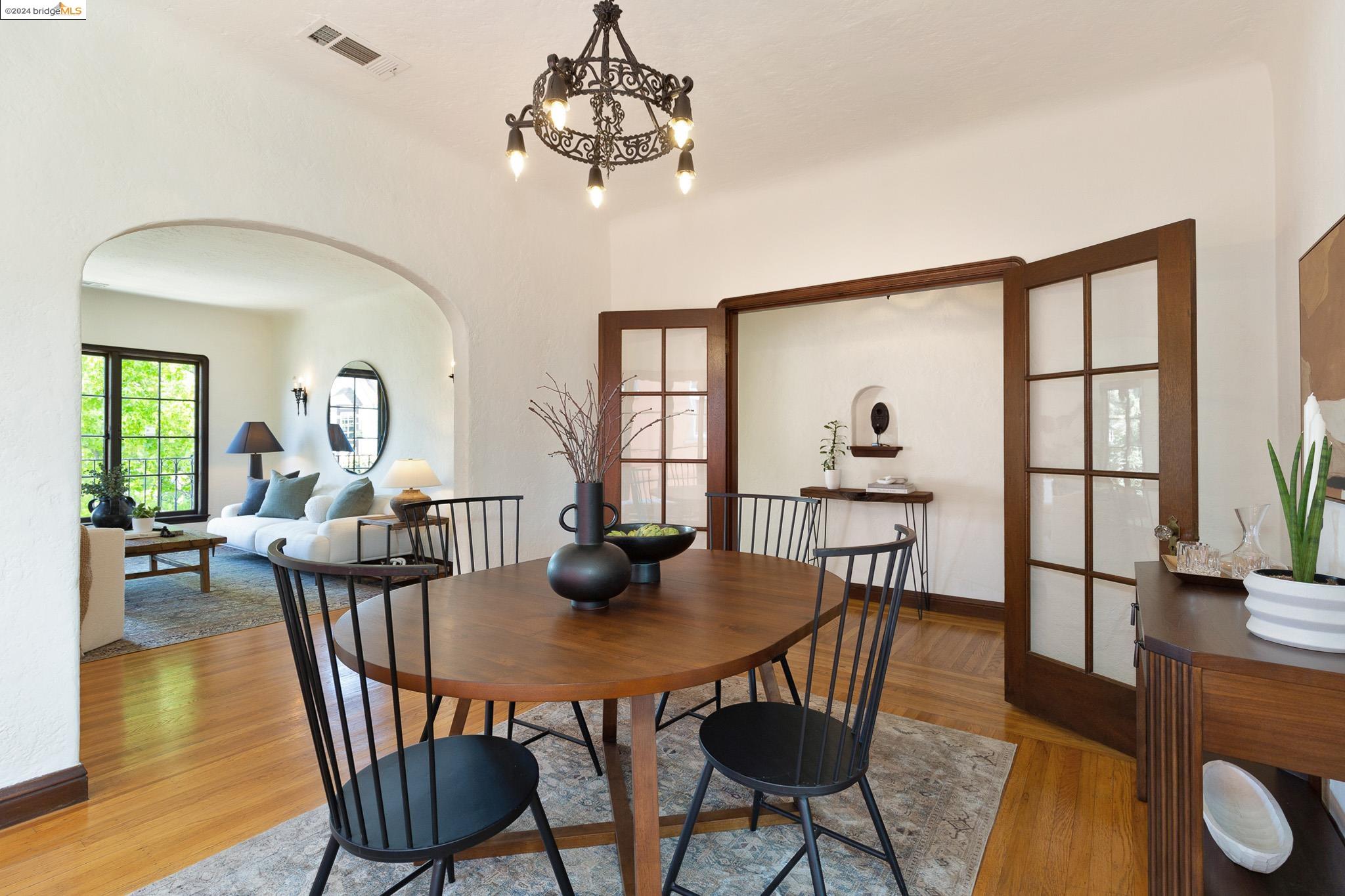 More Details about MLS # 41063419 : 2700 8TH AVE # 4