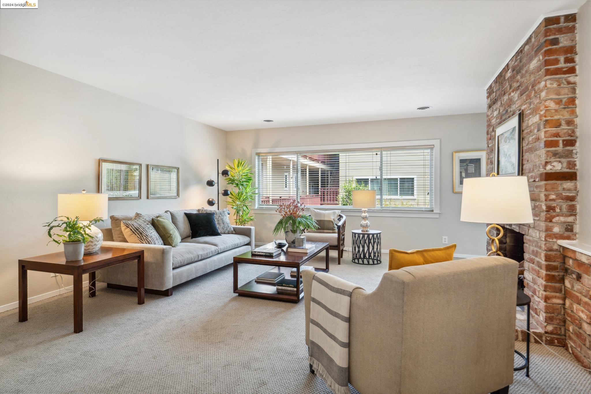 Photo #2: 41063598 Listing 