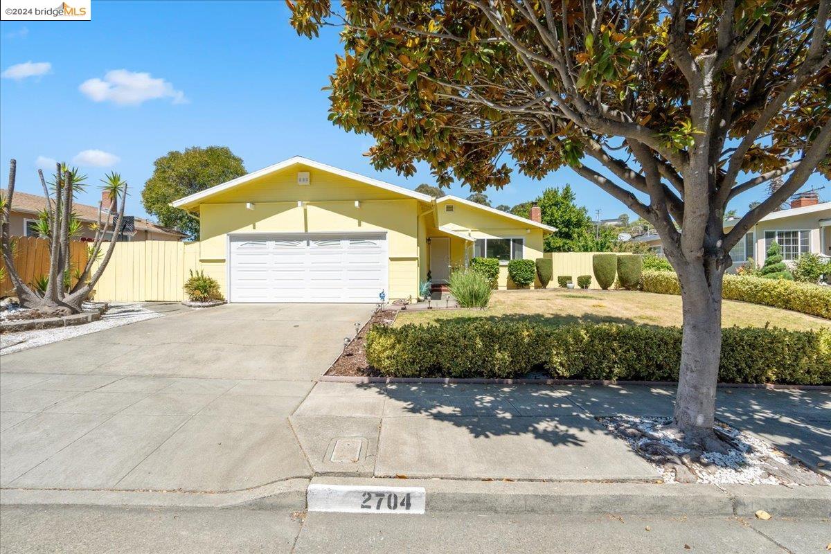 Detail Gallery Image 1 of 1 For 2704 Barnard St, Richmond,  CA 94806 - 3 Beds | 2 Baths