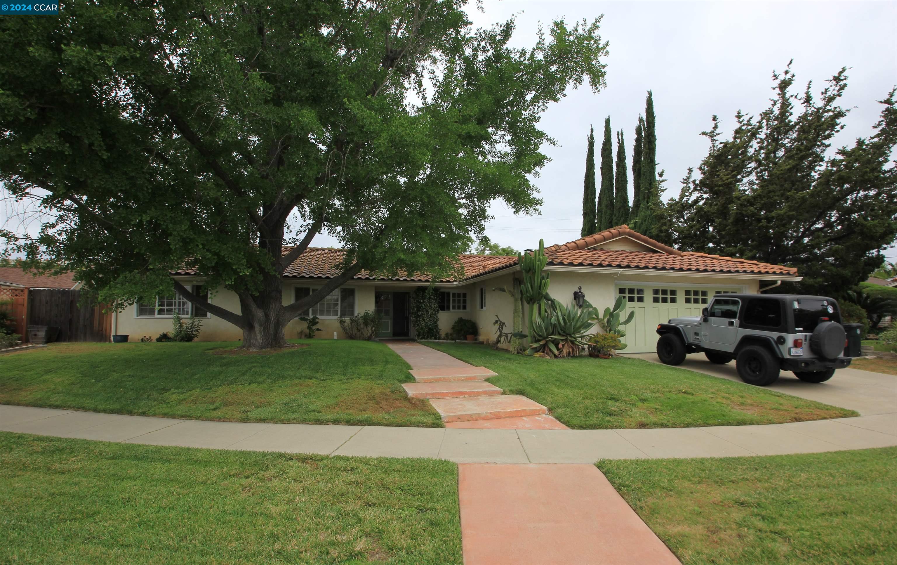 Detail Gallery Image 1 of 1 For 13441 Elizabeth Way, Tustin,  CA 92780 - 4 Beds | 2 Baths