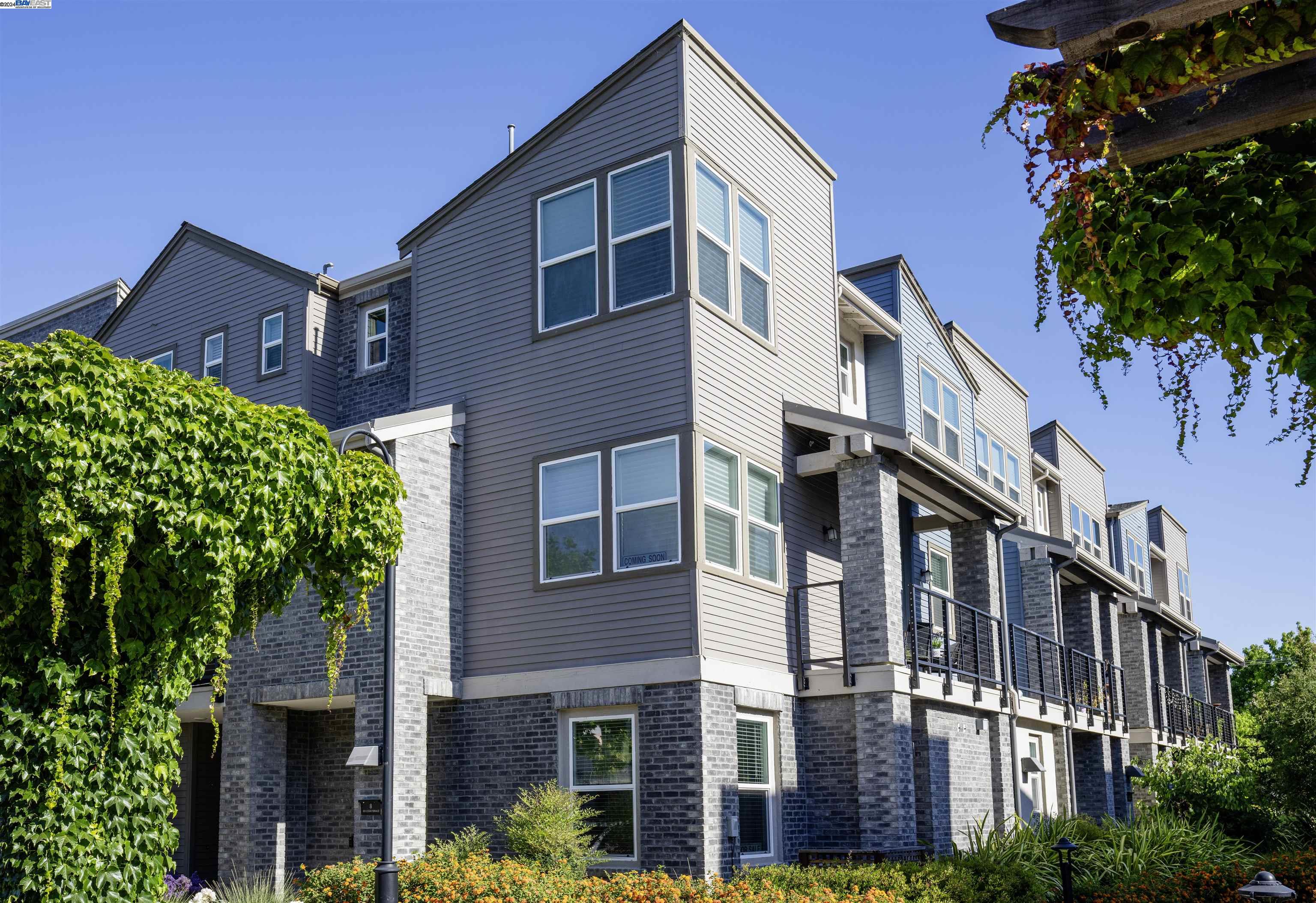Detail Gallery Image 1 of 1 For 815 Cotati Ter #8,  Sunnyvale,  CA 94085 - 3 Beds | 3/1 Baths