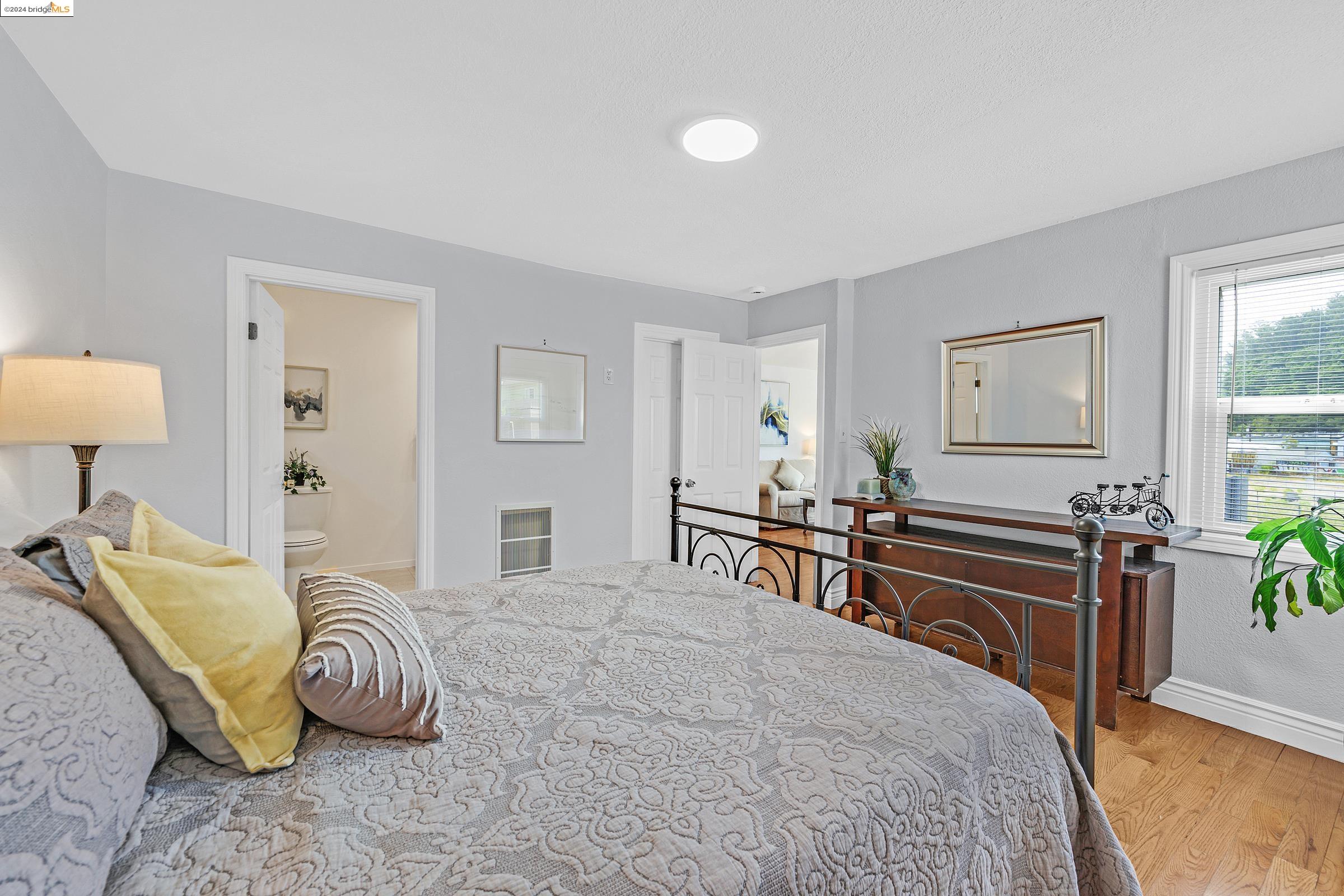 Detail Gallery Image 15 of 32 For 3032 San Mateo St, El Cerrito,  CA 94530 - 2 Beds | 2 Baths