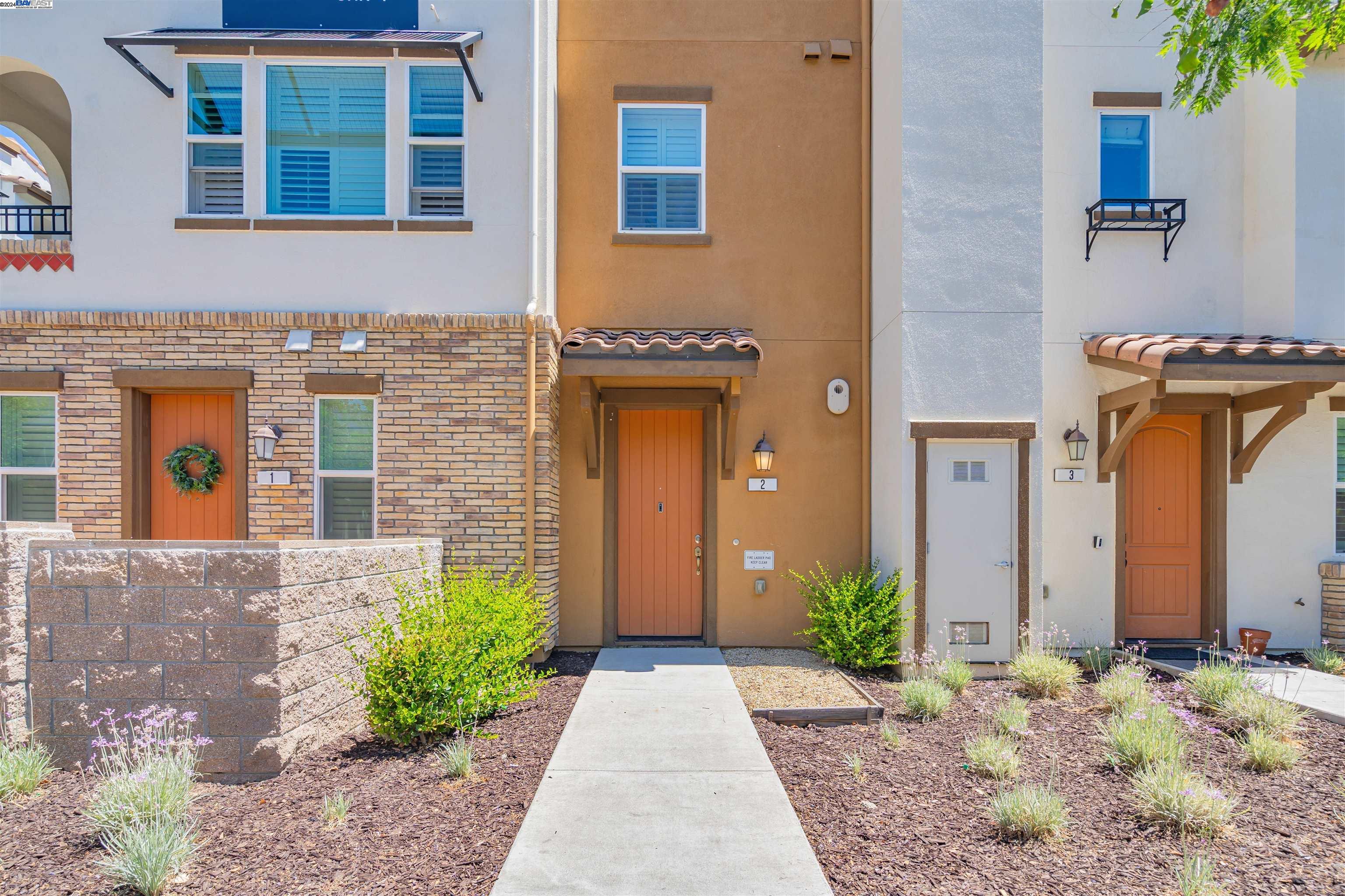 Detail Gallery Image 1 of 1 For 2758 Montecito Vista Way #2,  San Jose,  CA 95111 - 2 Beds | 2/1 Baths