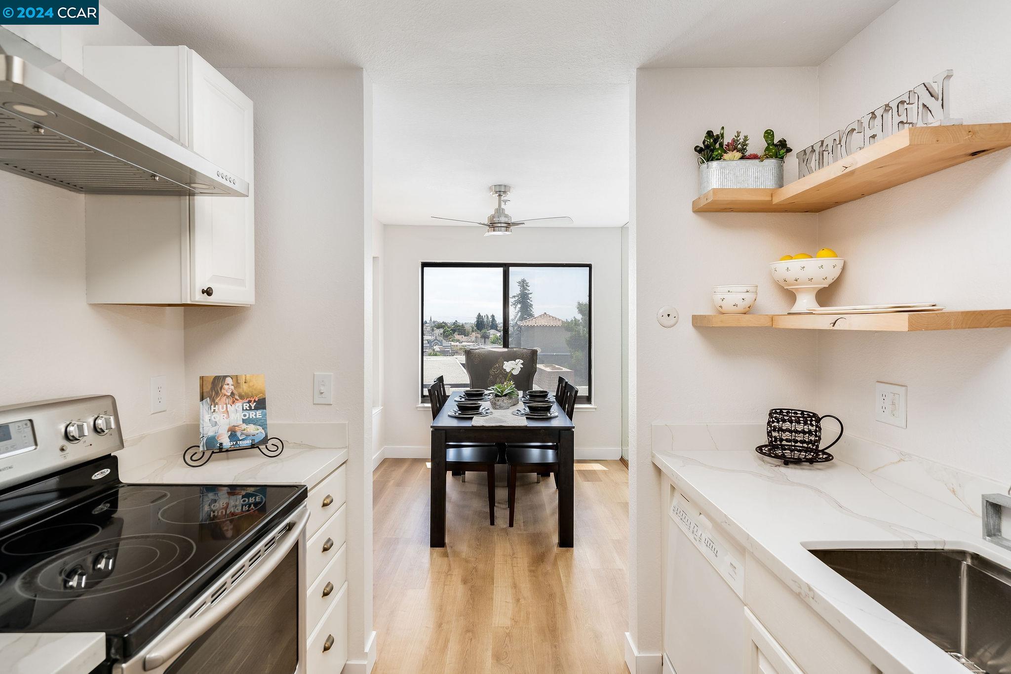 Detail Gallery Image 13 of 31 For 322 Hanover Ave #409,  Oakland,  CA 94606 - 2 Beds | 2 Baths