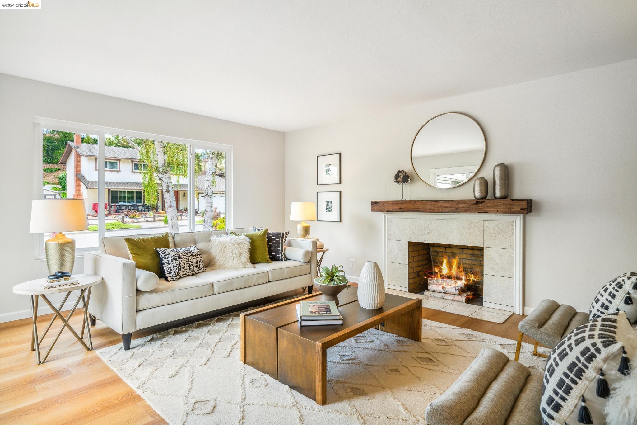 Detail Gallery Image 1 of 1 For 7900 Surrey Lane, Oakland,  CA 94605 - 3 Beds | 2 Baths