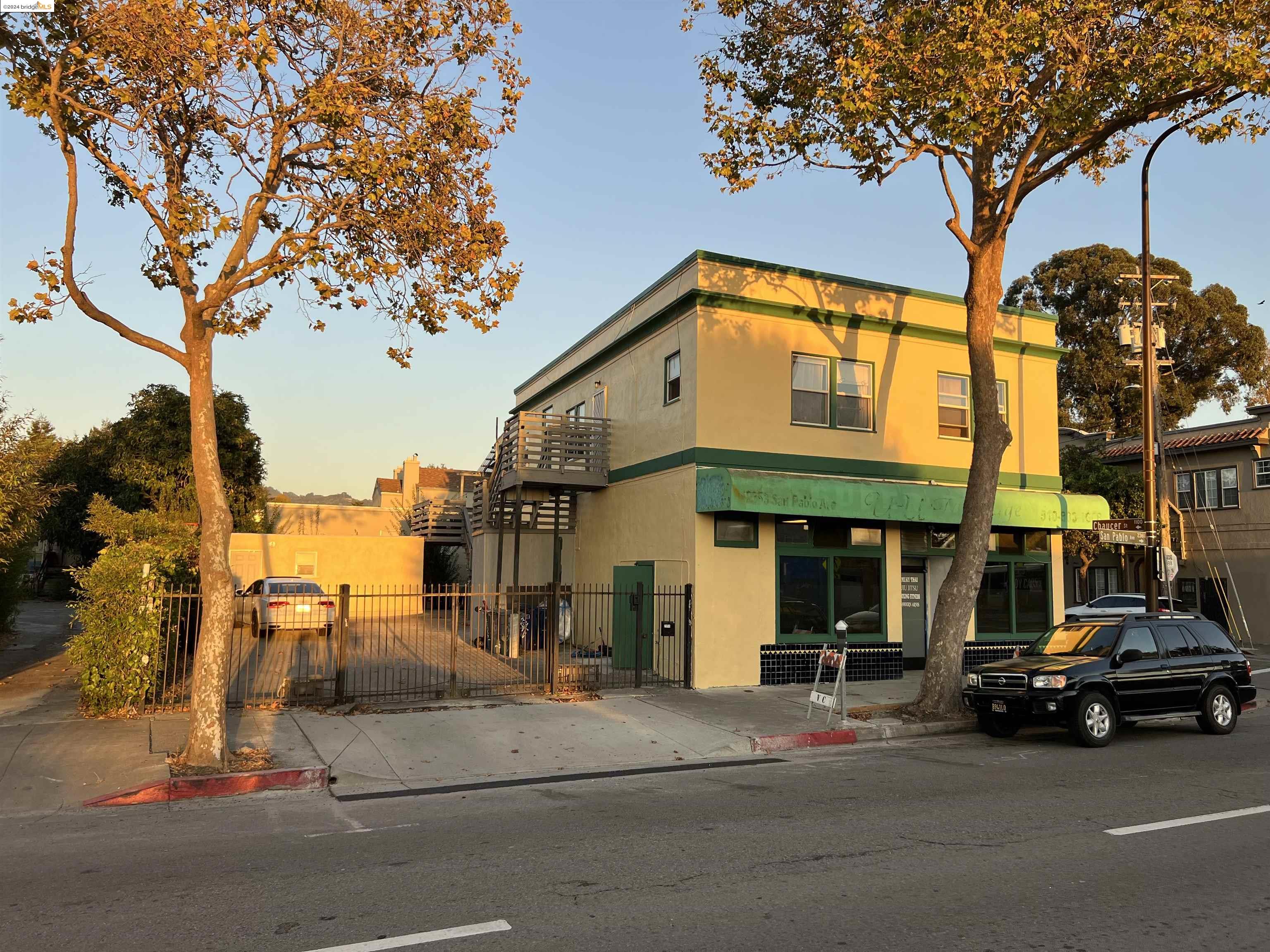 Detail Gallery Image 5 of 11 For 2351 San Pablo Ave, Berkeley,  CA 94702 - – Beds | – Baths
