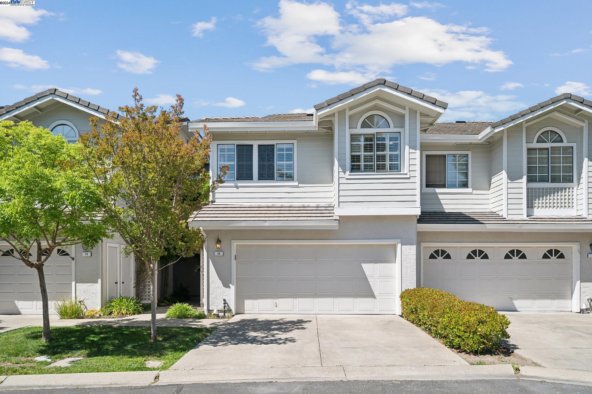 More Details about MLS # 41064140 : 16 BRAMBLEWOOD CT