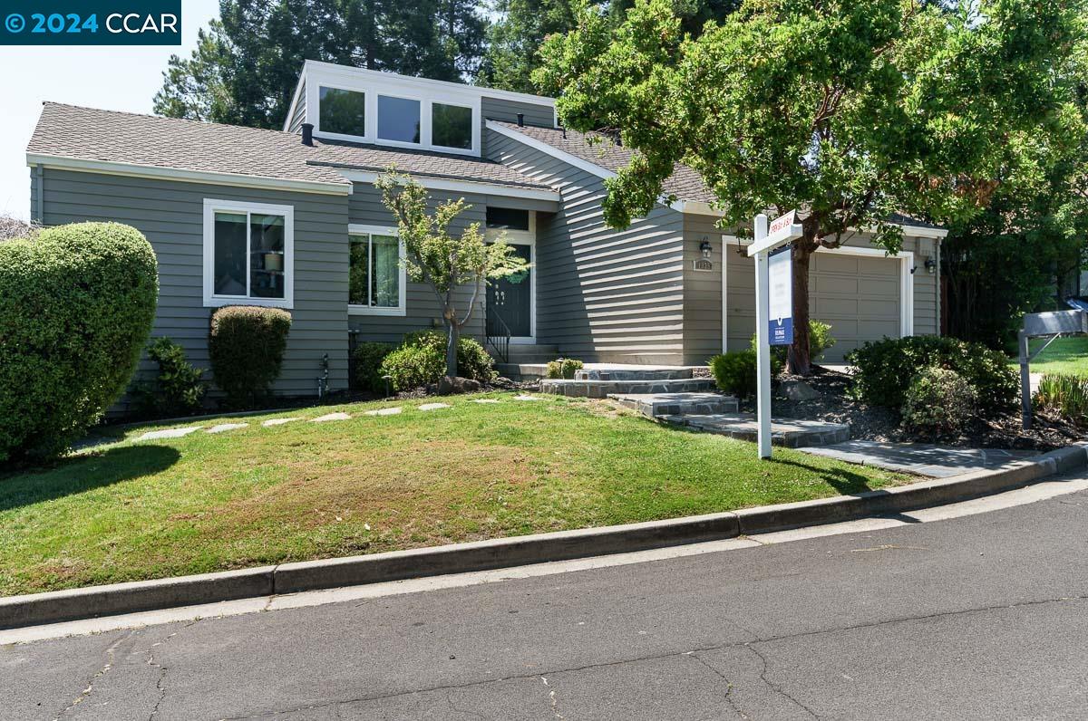 Detail Gallery Image 1 of 1 For 1939 Fallen Oak Ct, Walnut Creek,  CA 94595 - 3 Beds | 2 Baths