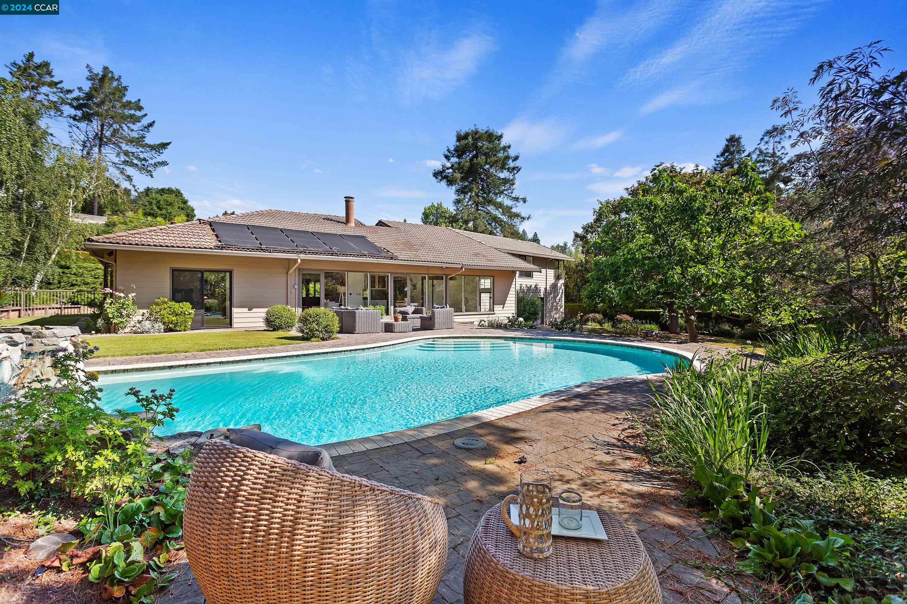 Detail Gallery Image 1 of 1 For 42 Hillcrest Dr, Orinda,  CA 94563 - 4 Beds | 2/1 Baths